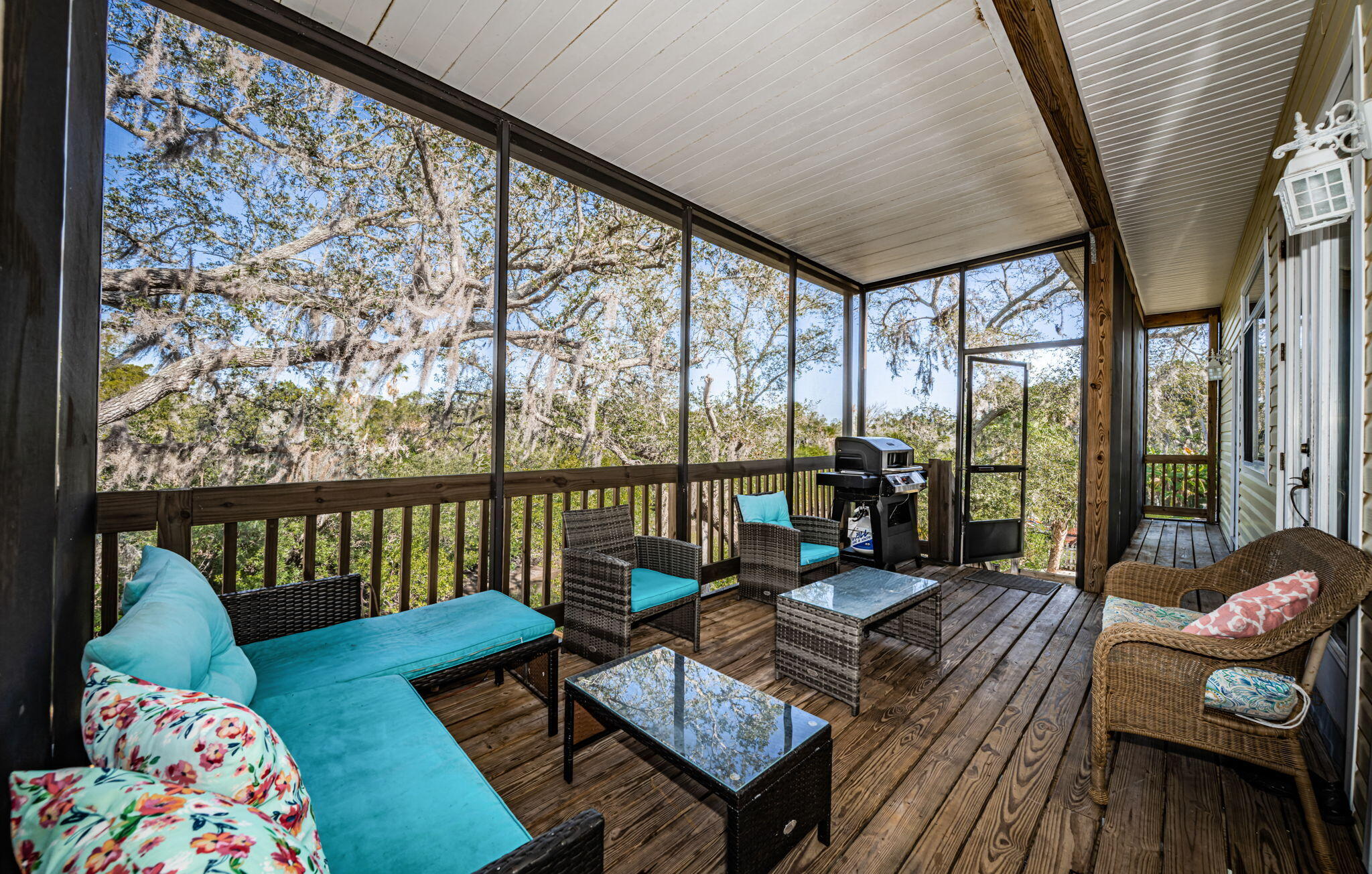MARTHAS VINEYARD - Residential
