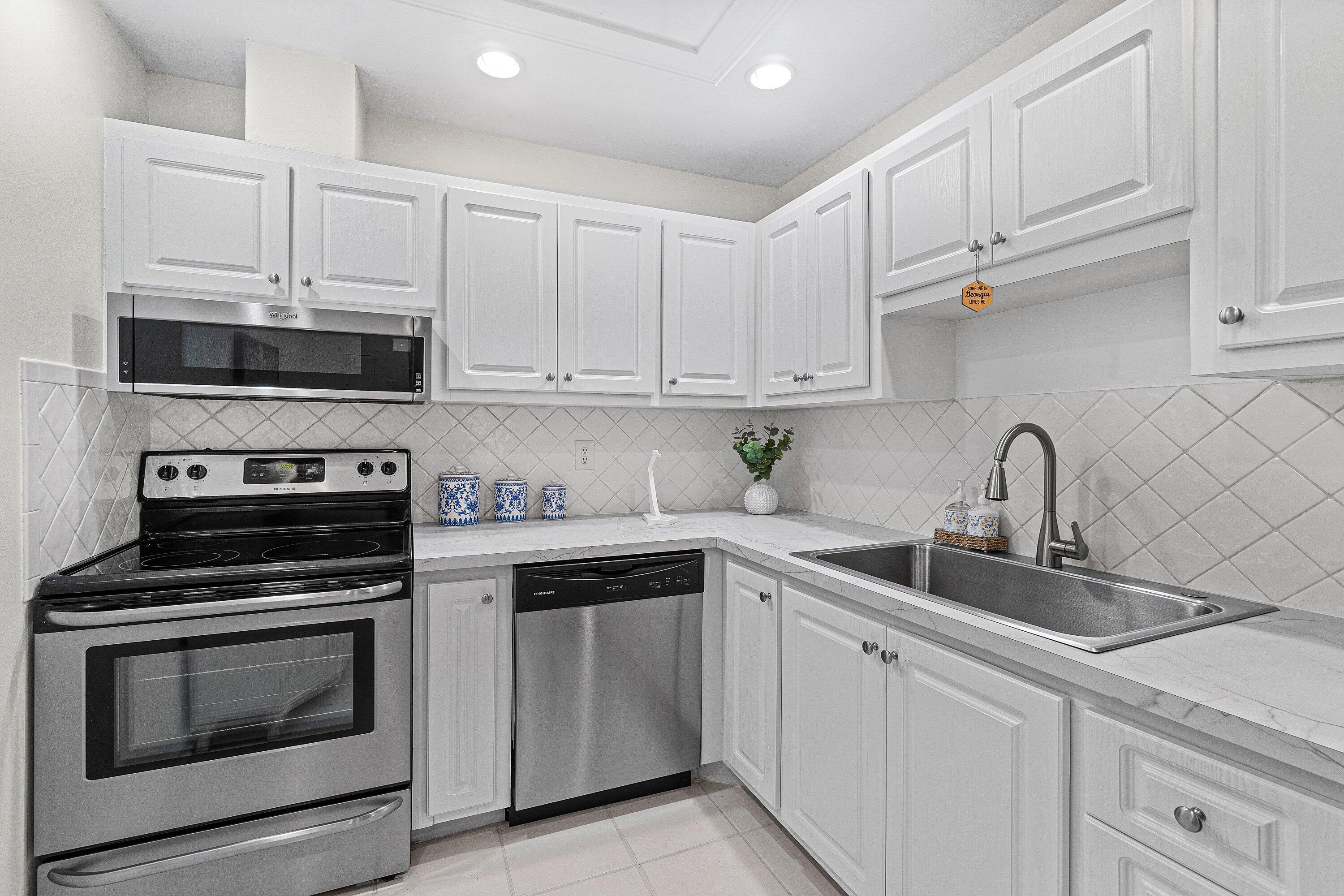 LIMETREE CONDO - Residential