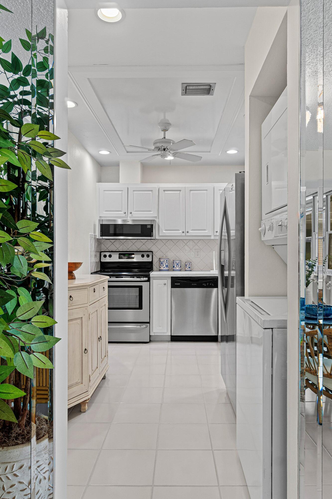 LIMETREE CONDO - Residential