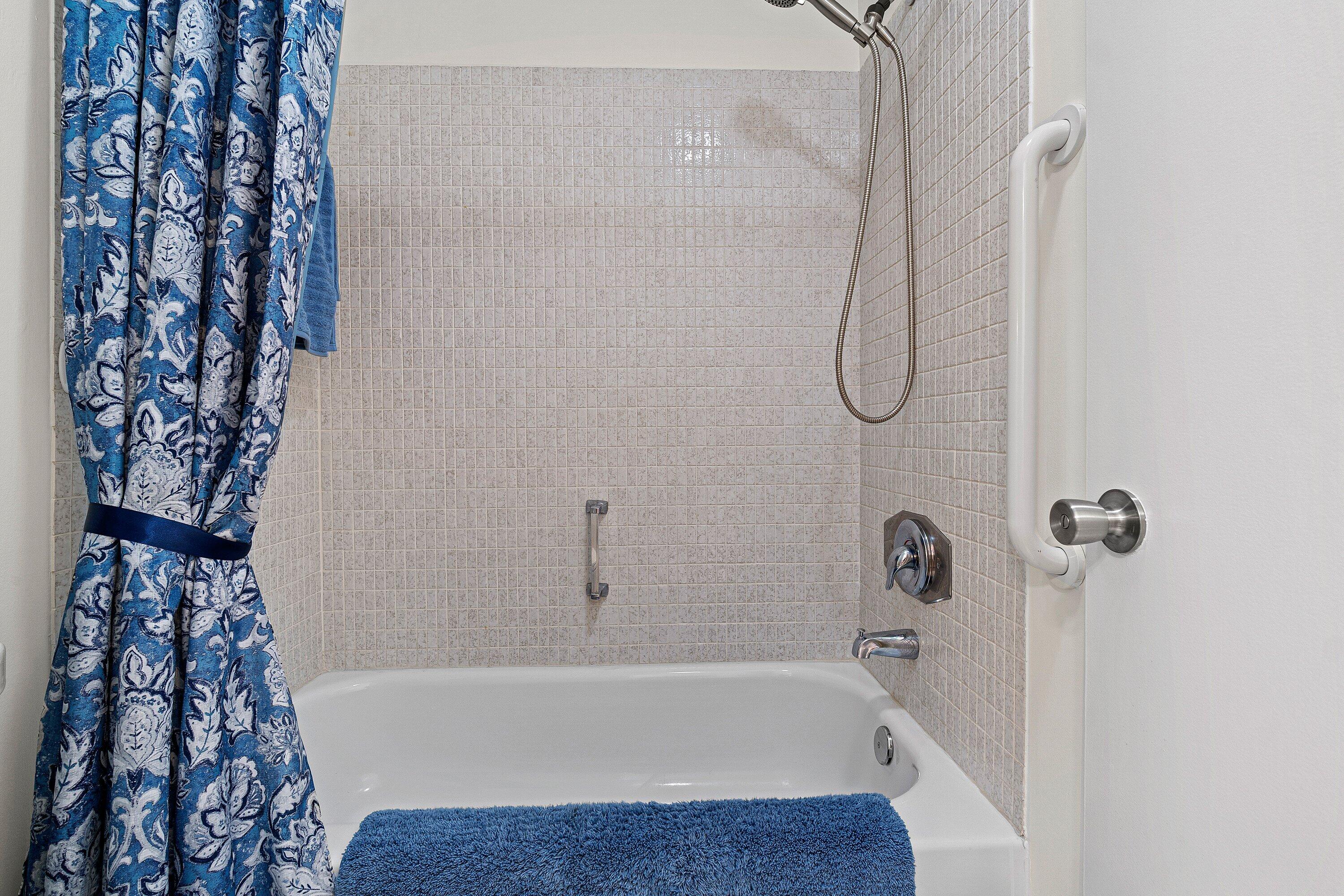 LIMETREE CONDO - Residential