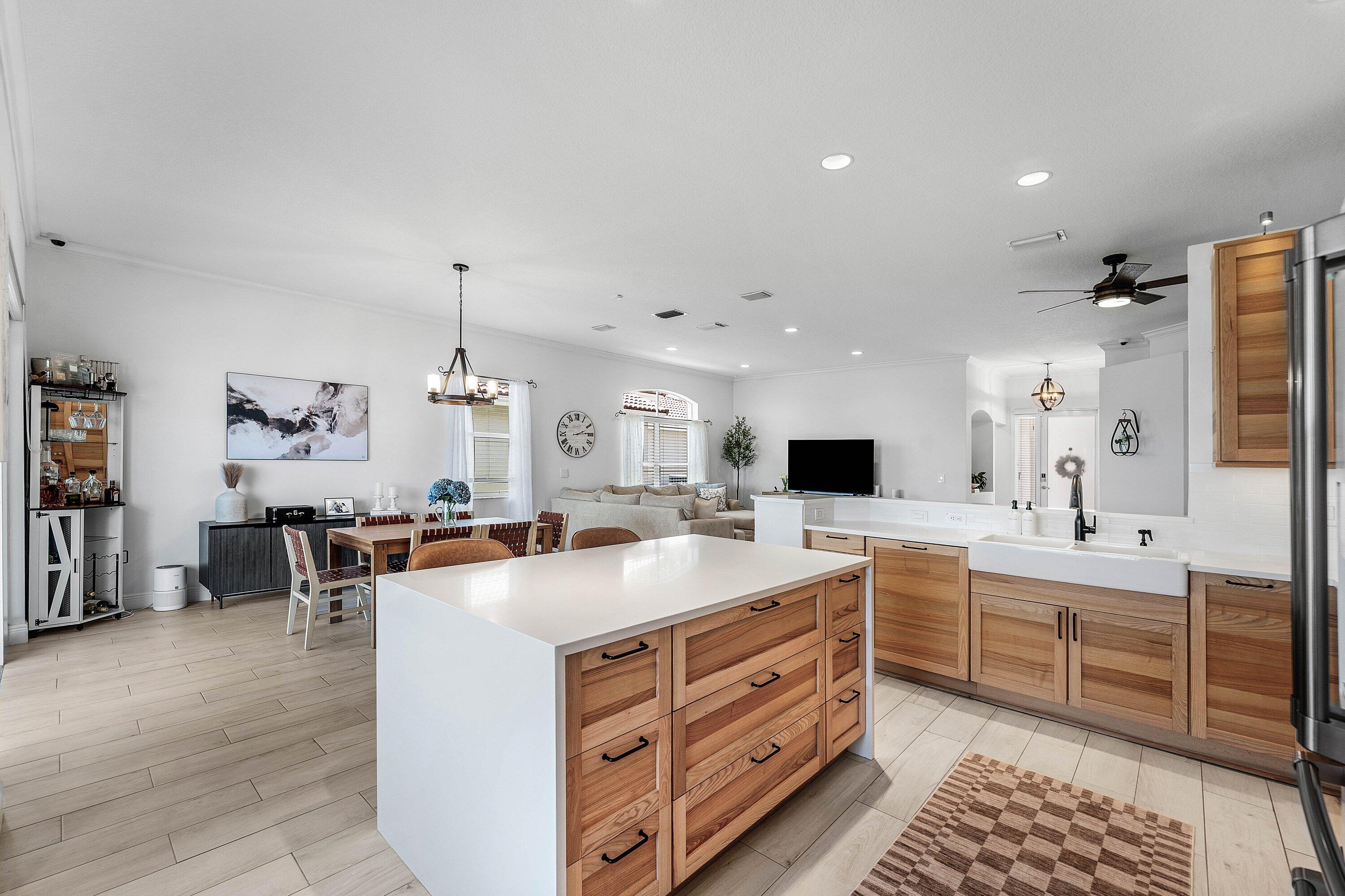COCO LAKES - Residential