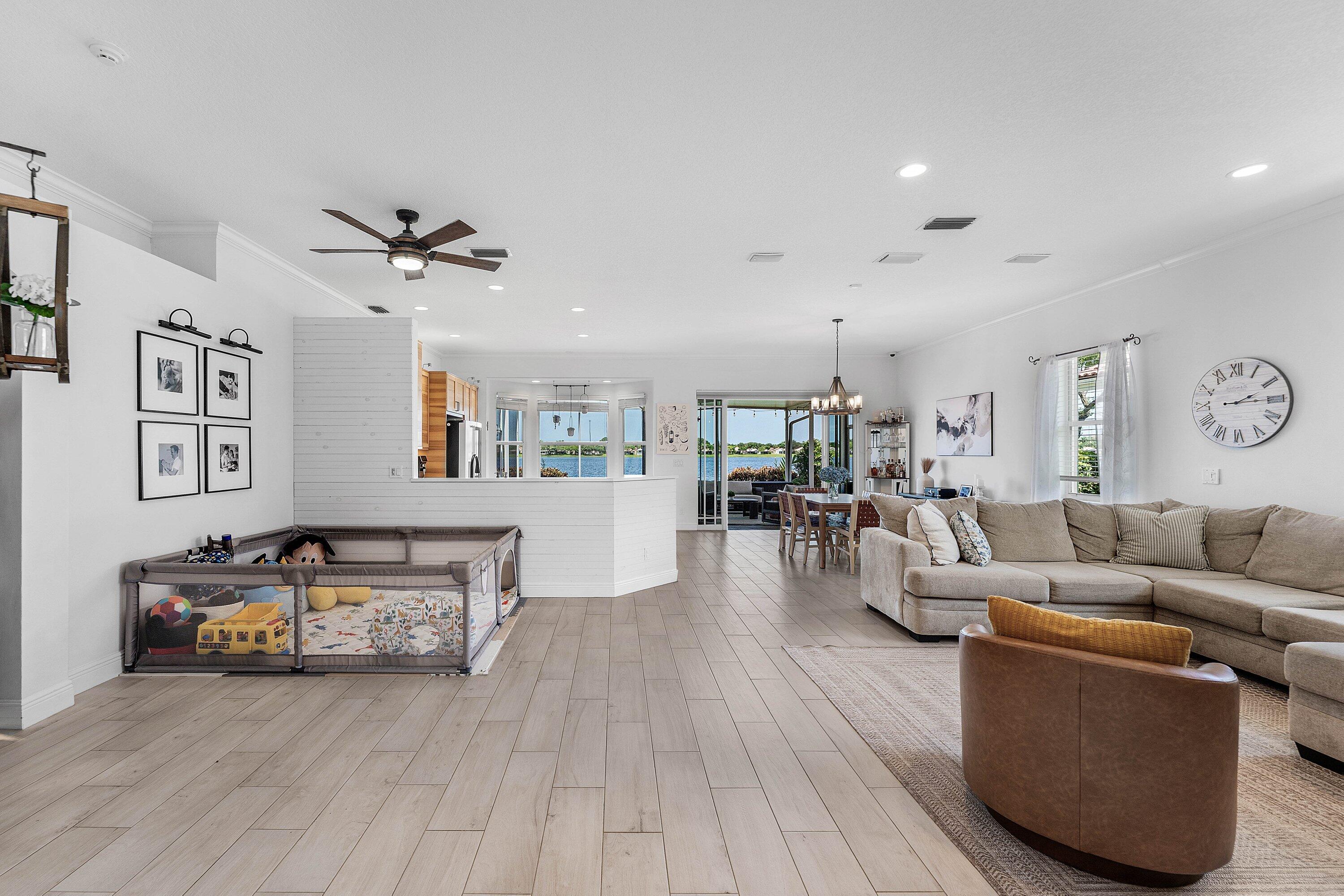 COCO LAKES - Residential