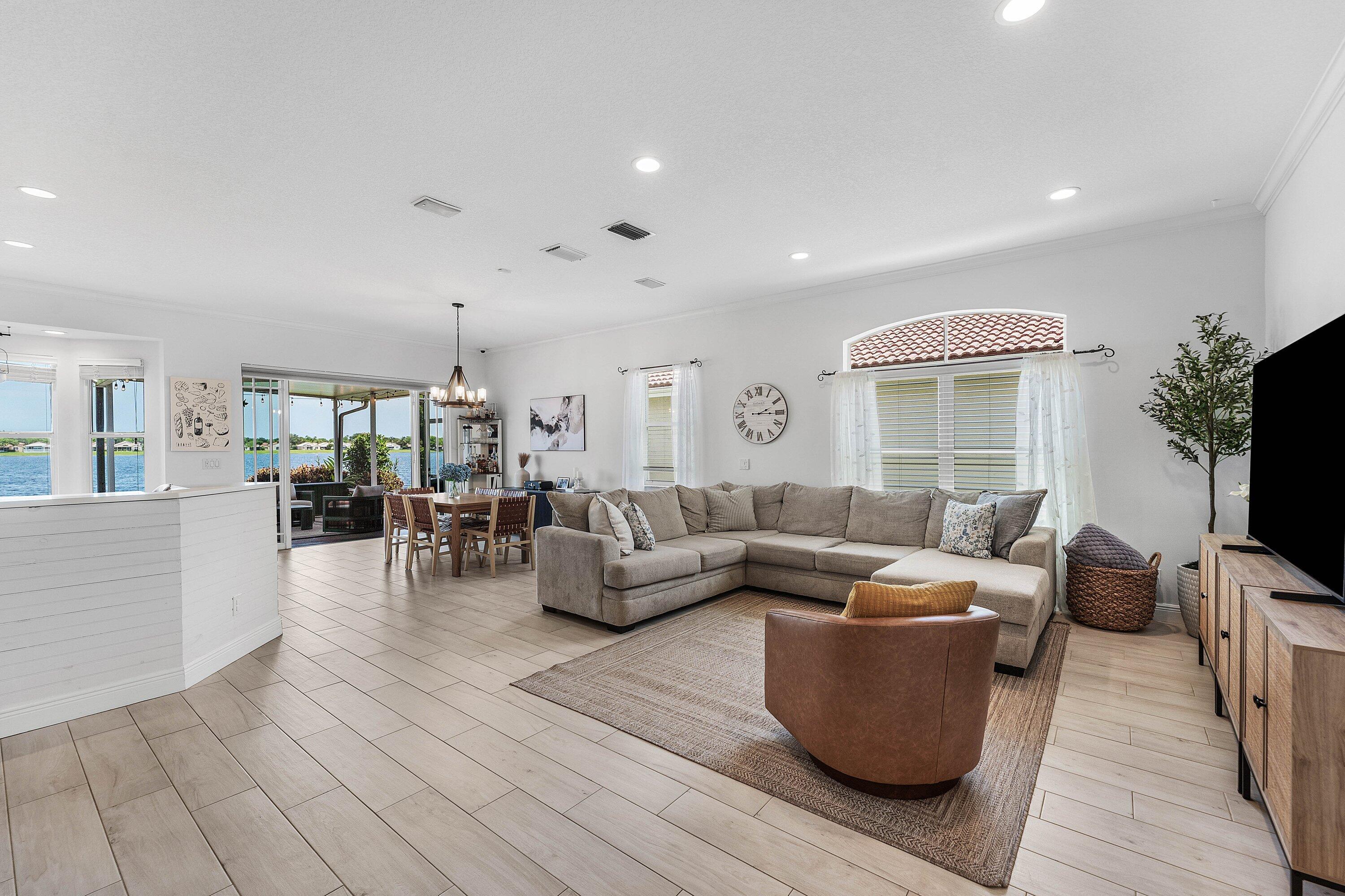 COCO LAKES - Residential