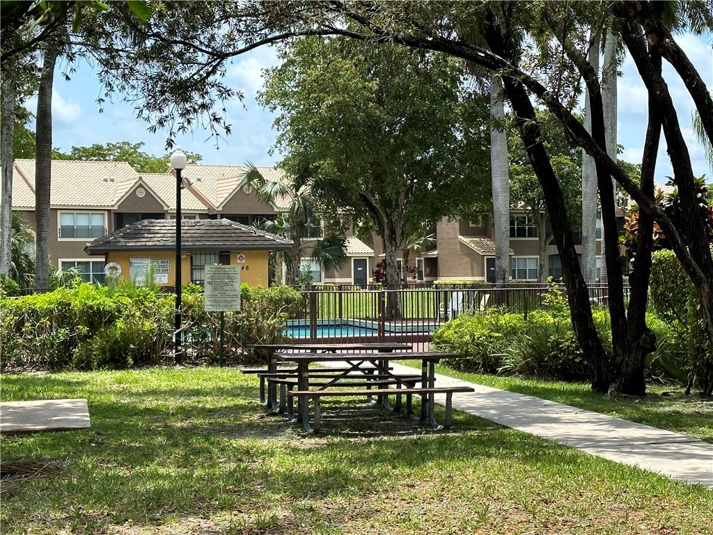 ISLAND CLUB - Residential