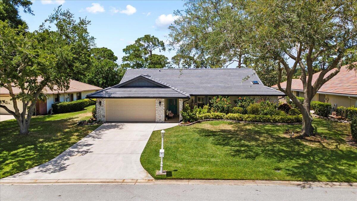 COUNTRY CLUB ESTATES - Residential