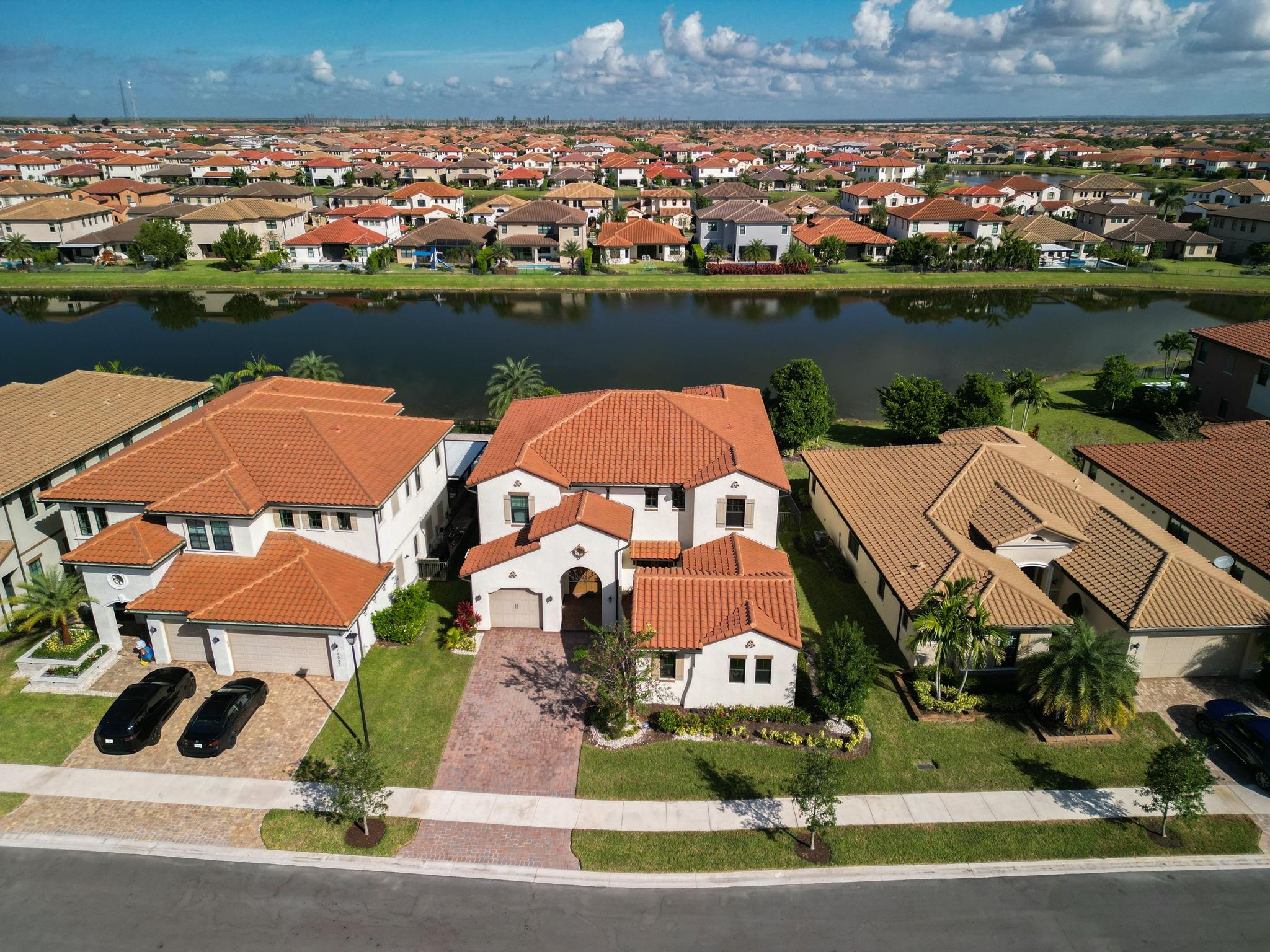 PARKLAND BAY - Residential