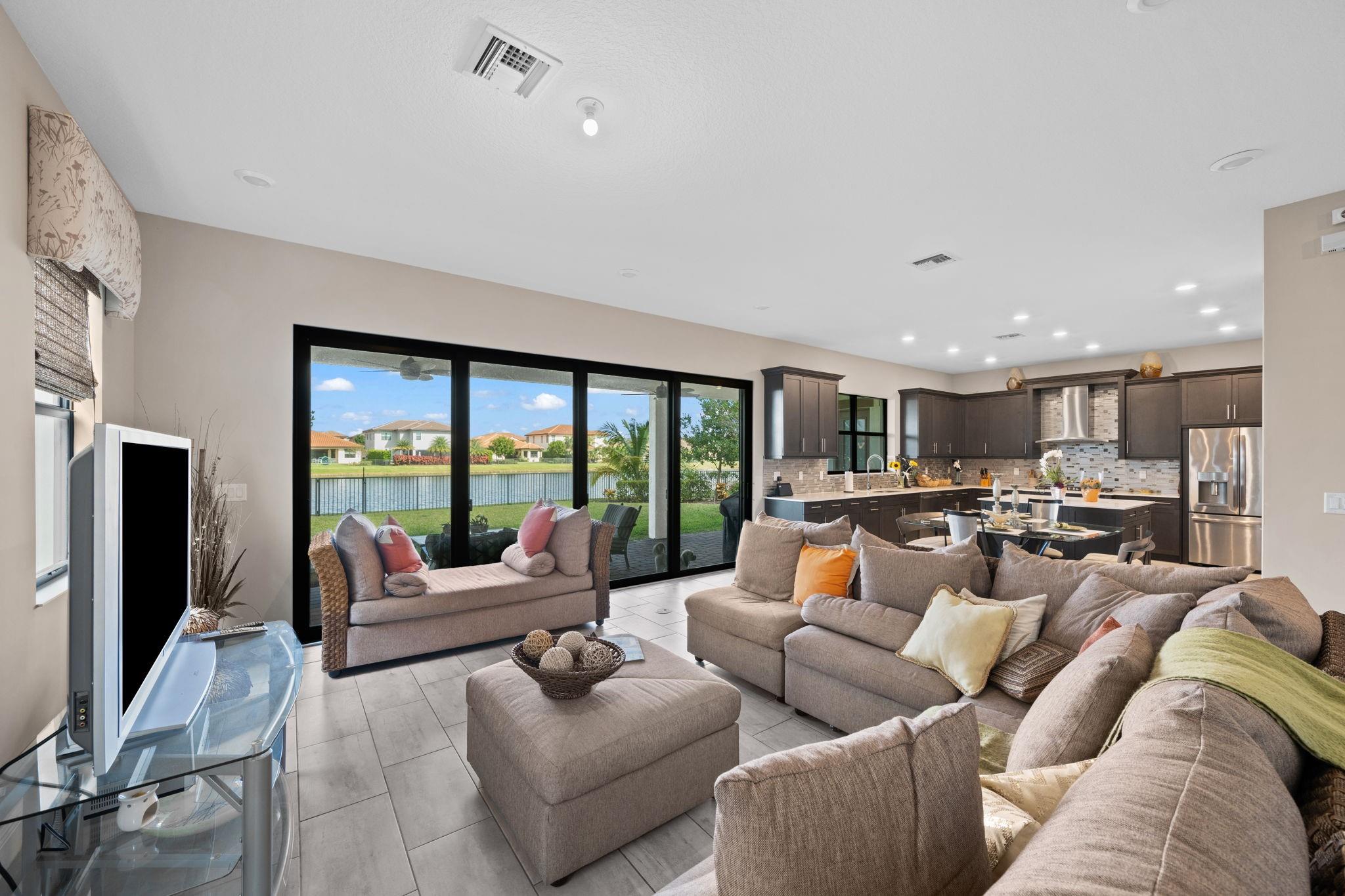 PARKLAND BAY - Residential