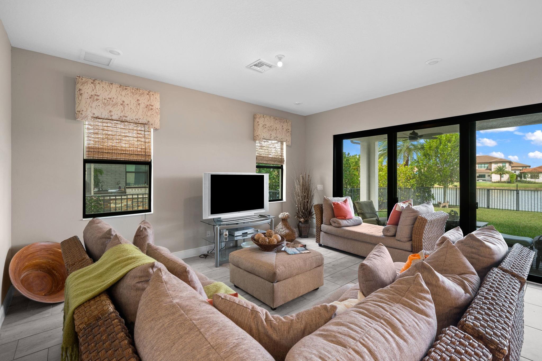 PARKLAND BAY - Residential