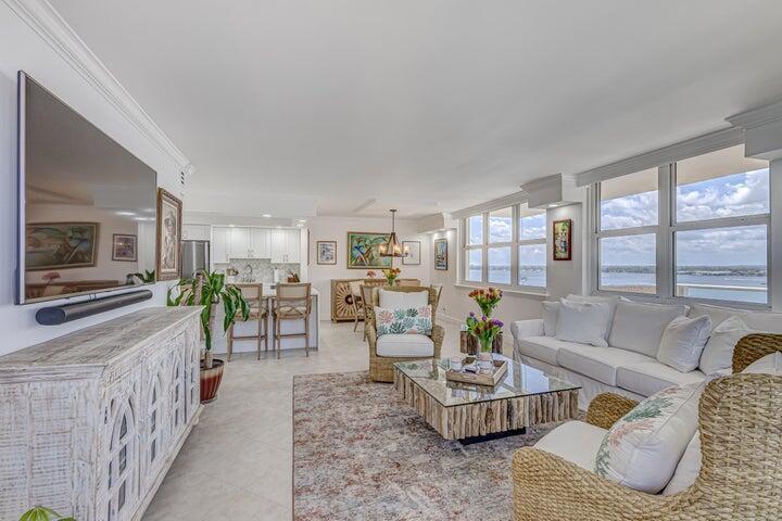 AQUARIUS CONDO - Residential