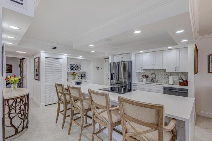 AQUARIUS CONDO - Residential