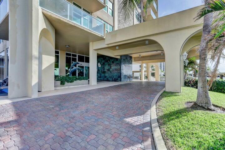 AQUARIUS CONDO - Residential