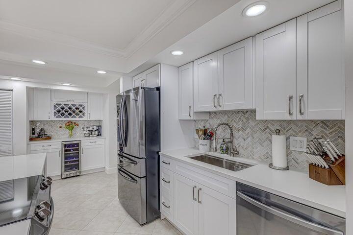 AQUARIUS CONDO - Residential