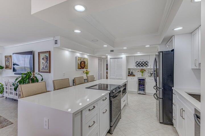 AQUARIUS CONDO - Residential