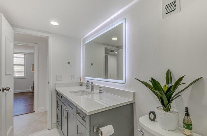 AQUARIUS CONDO - Residential