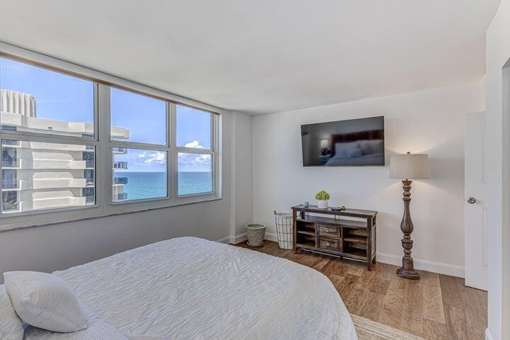 AQUARIUS CONDO - Residential