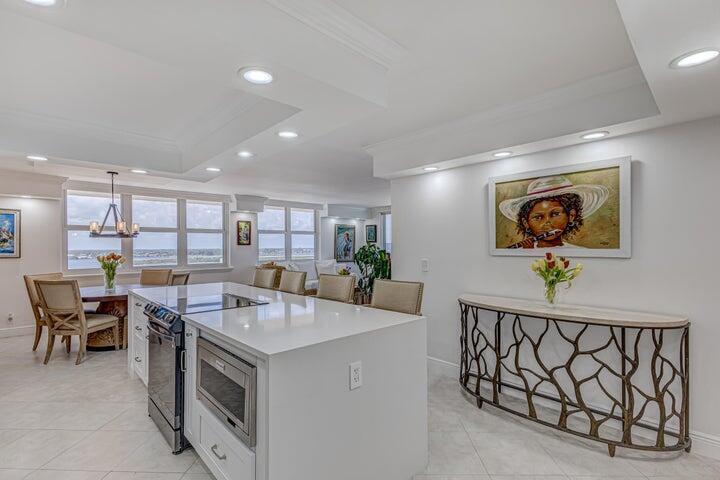 AQUARIUS CONDO - Residential