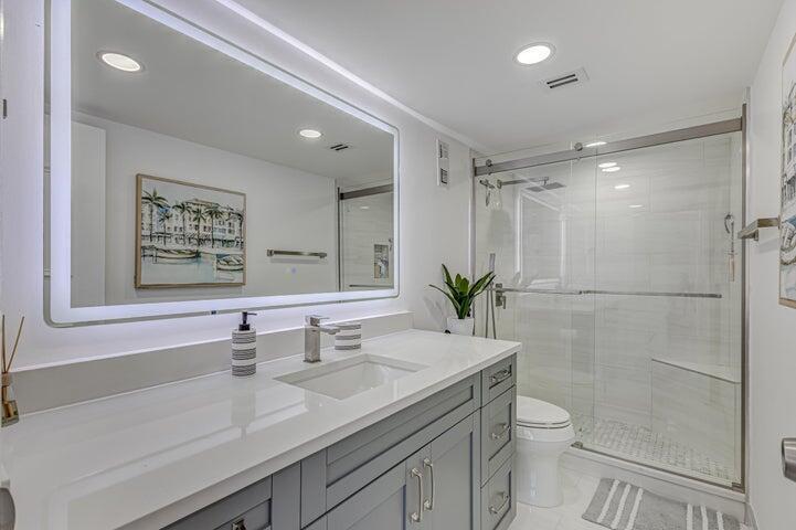 AQUARIUS CONDO - Residential