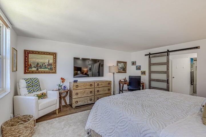 AQUARIUS CONDO - Residential