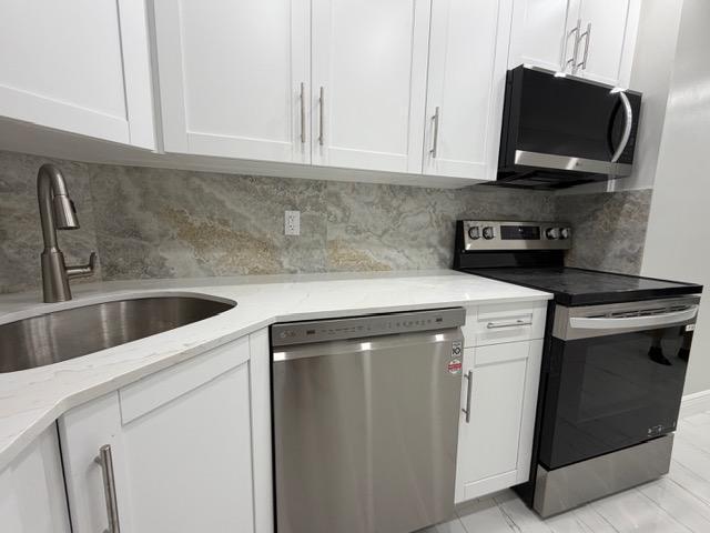OAKLAND GROVE VILLAGE CONDO - Residential Lease