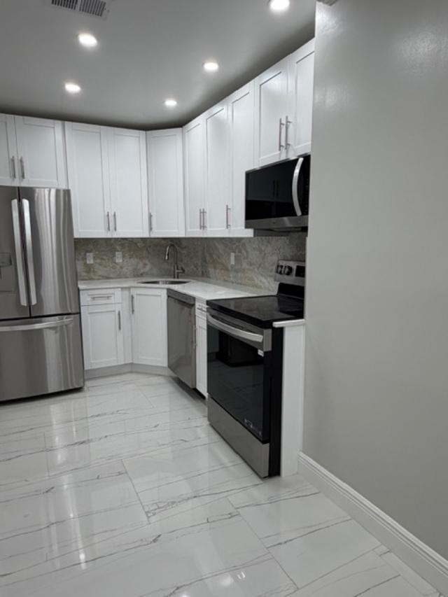 OAKLAND GROVE VILLAGE CONDO - Residential Lease