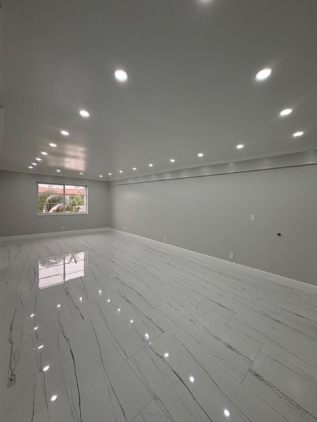 OAKLAND GROVE VILLAGE CONDO - Residential Lease