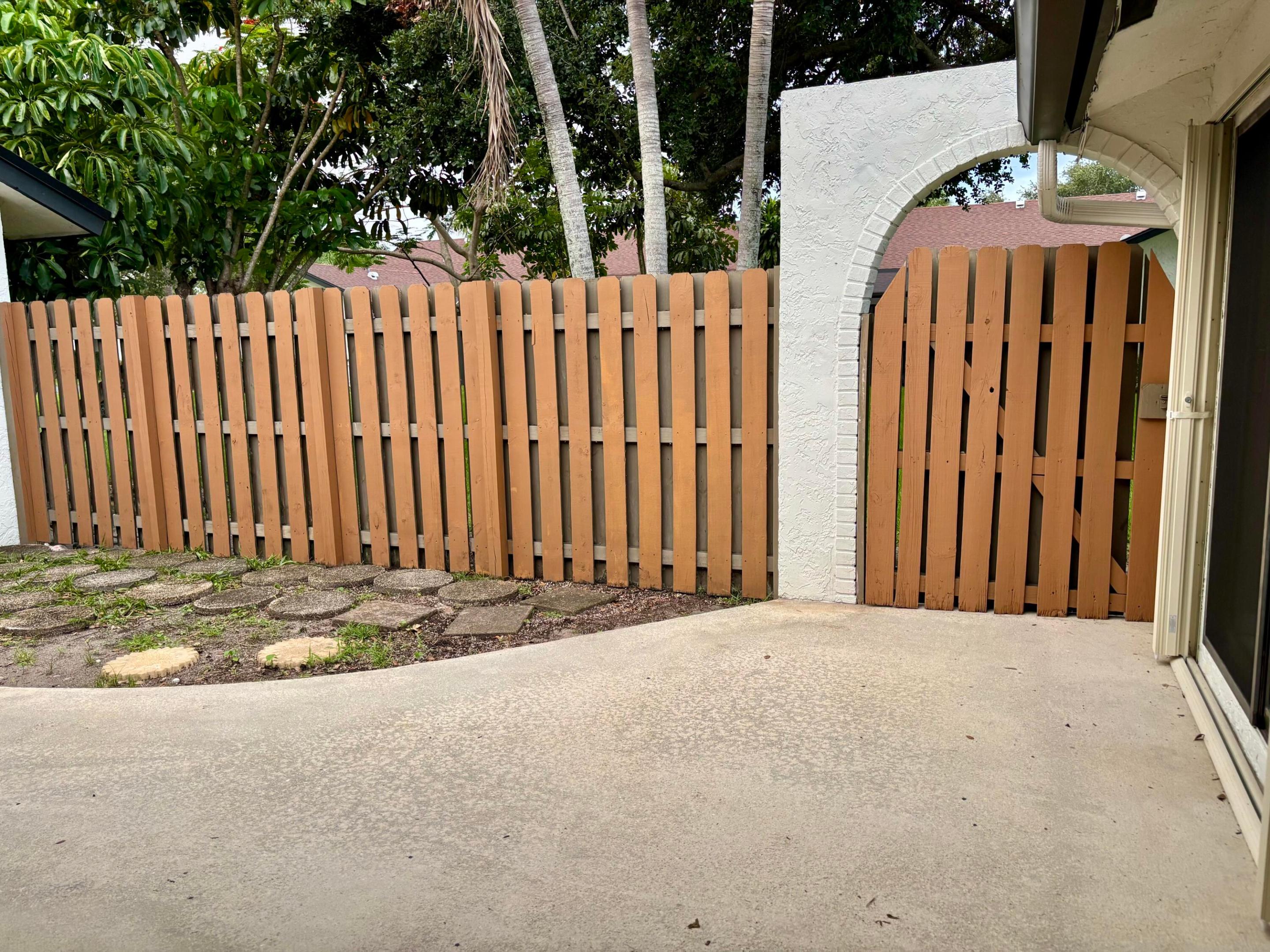 SANDALFOOT COVE SEC 10 - Residential Lease