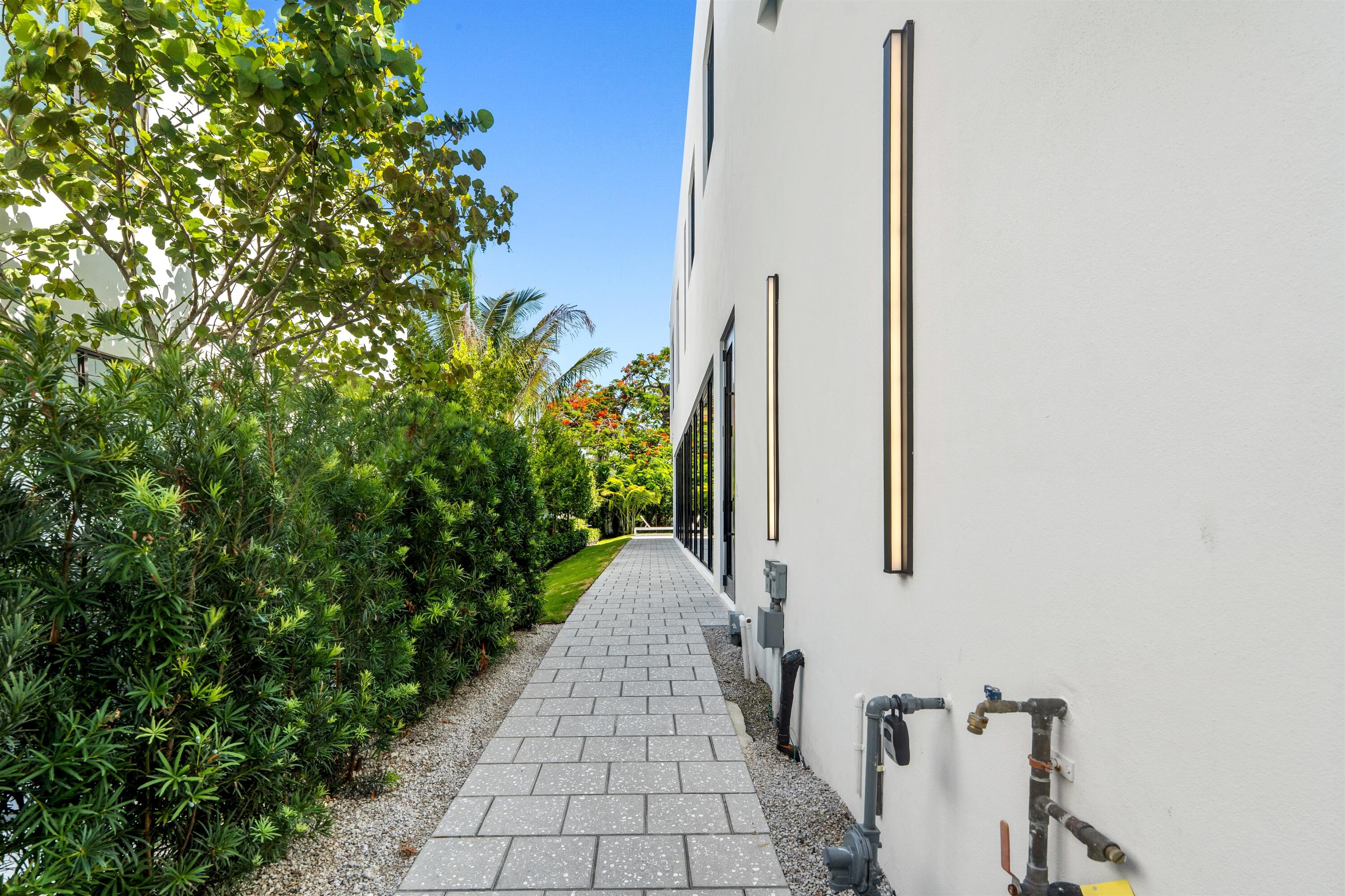 LA HACIENDA DELRAY - Residential