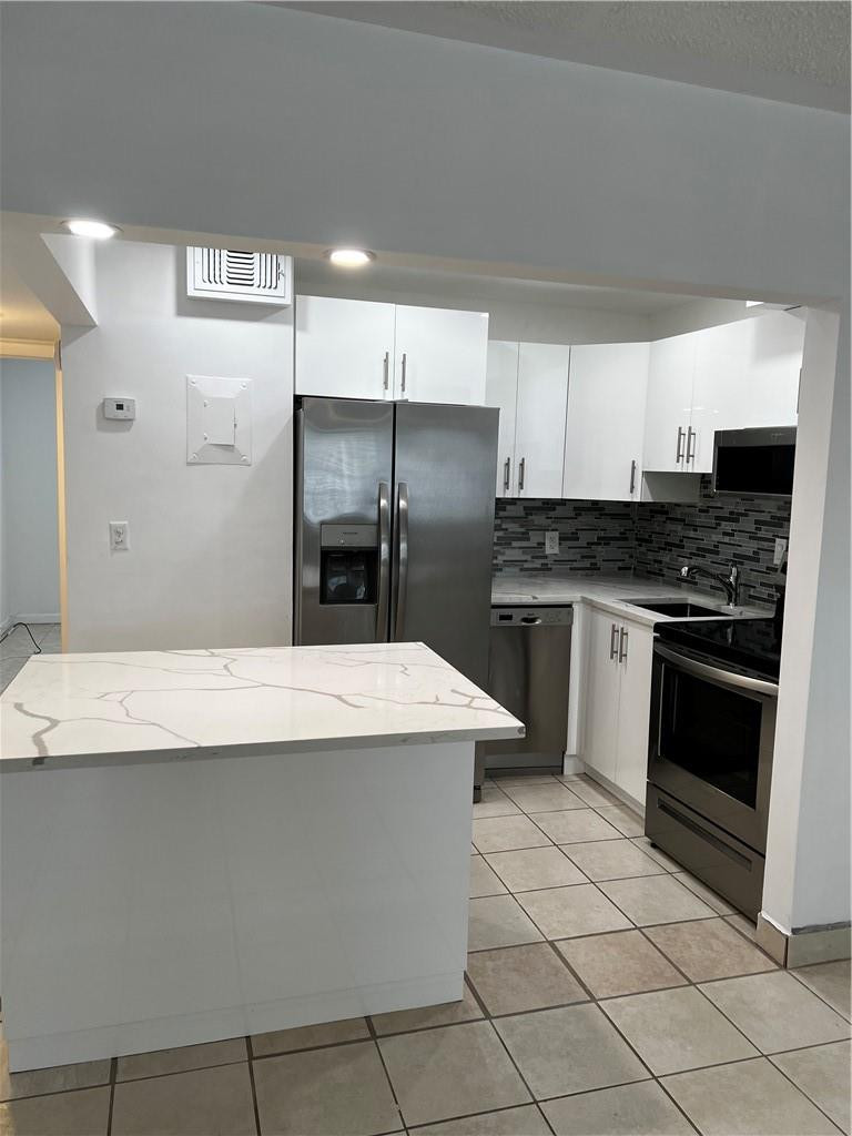 CANADIAN OCEAN BREEZE CONDO - Residential Lease