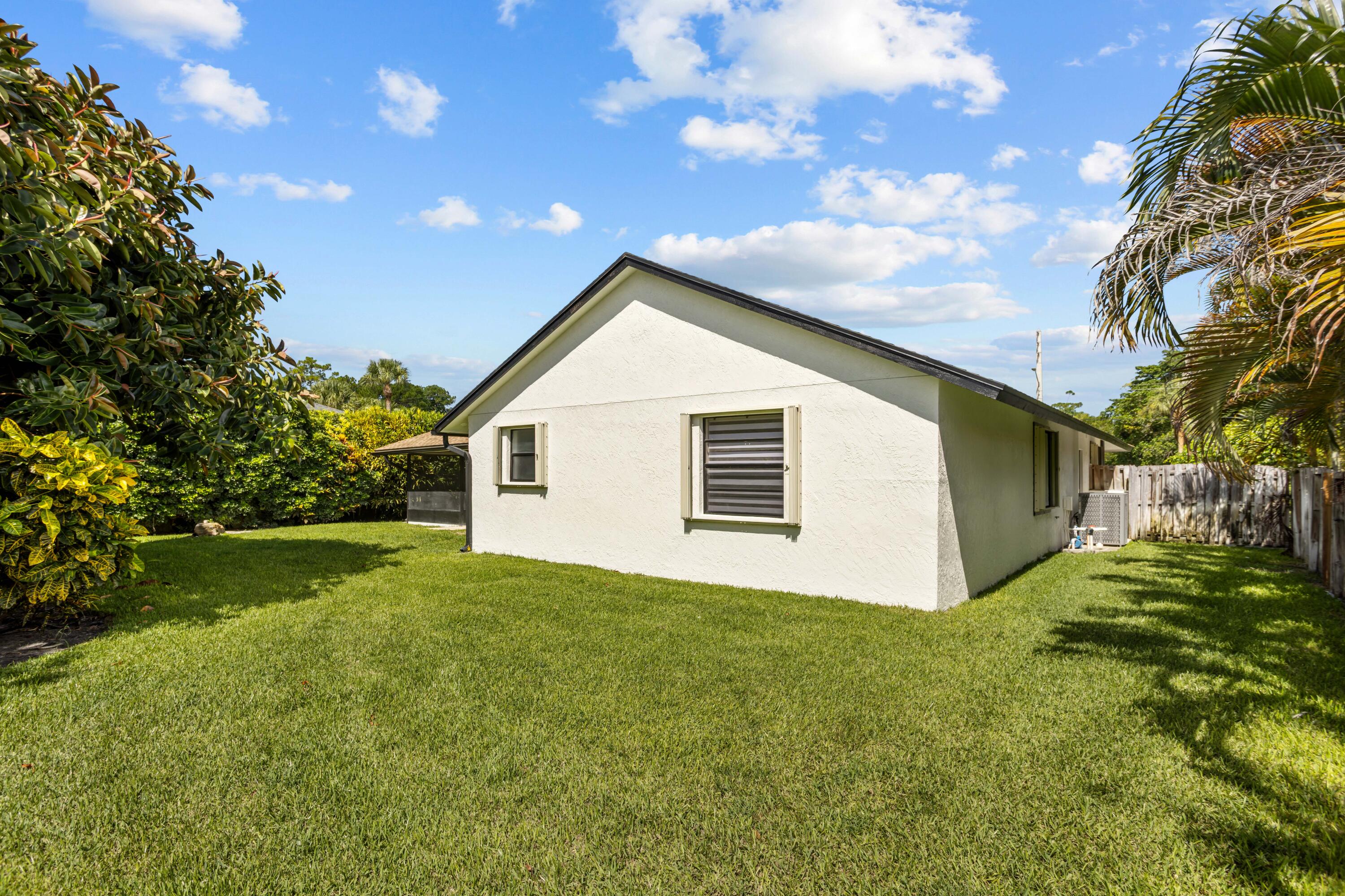 SUGAR POND MANOR OF WELLINGTON - Residential