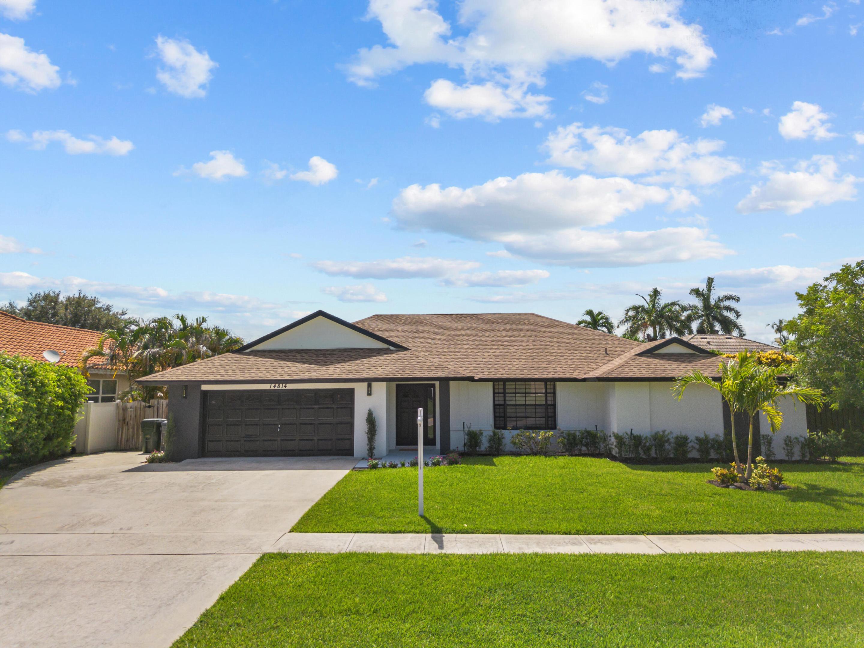 SUGAR POND MANOR OF WELLINGTON - Residential