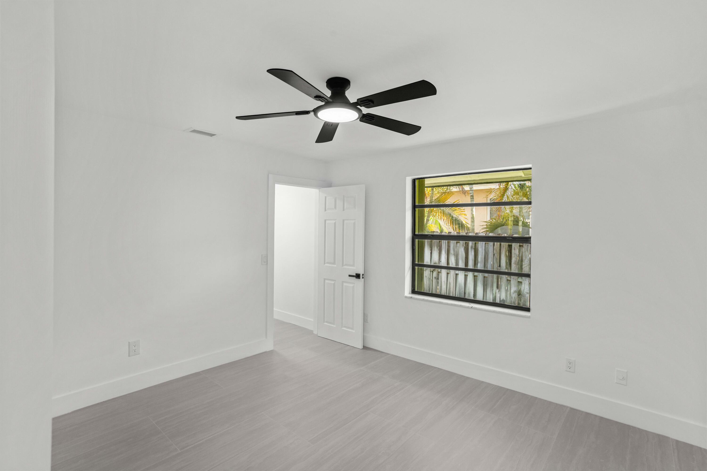 SUGAR POND MANOR OF WELLINGTON - Residential