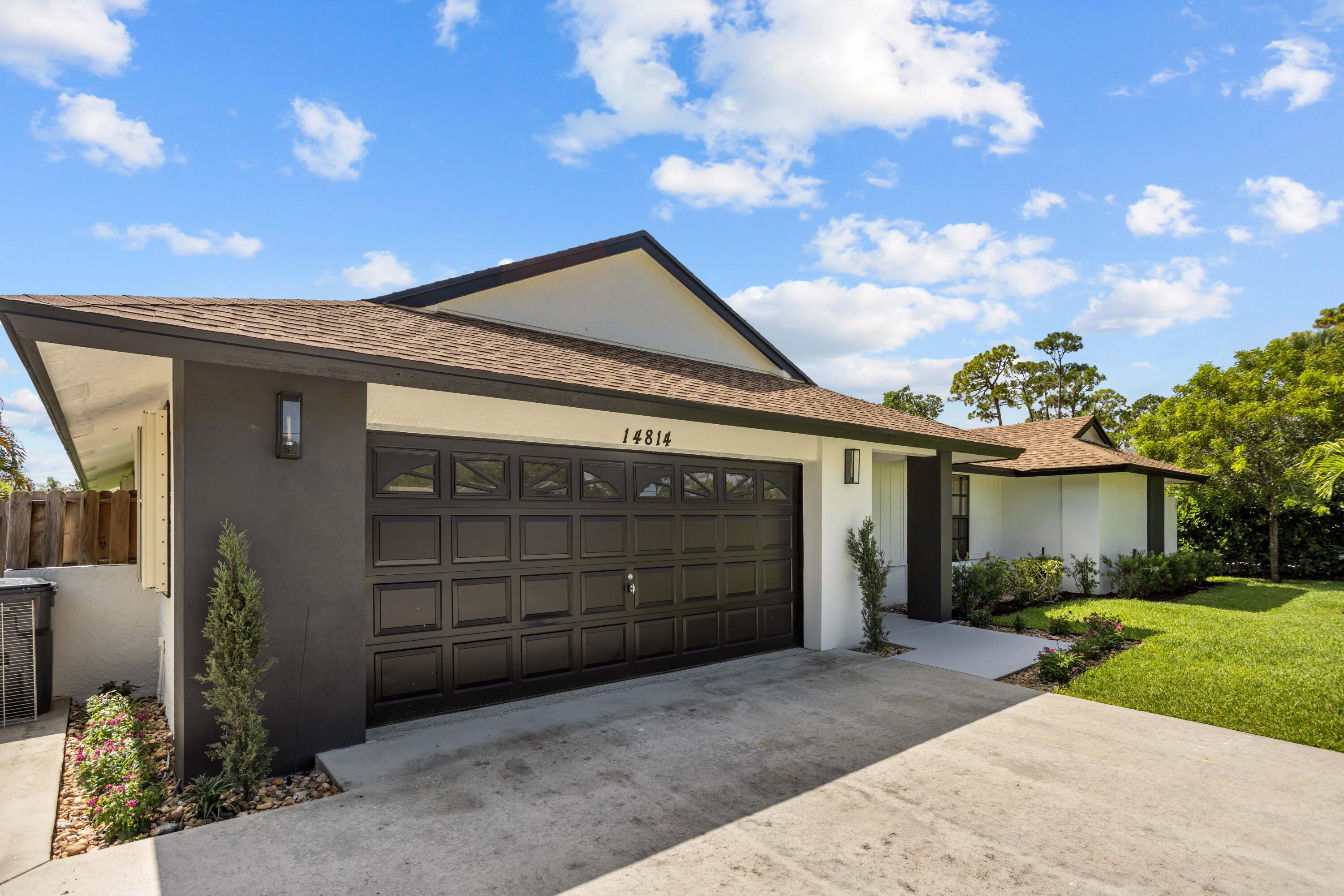 SUGAR POND MANOR OF WELLINGTON - Residential