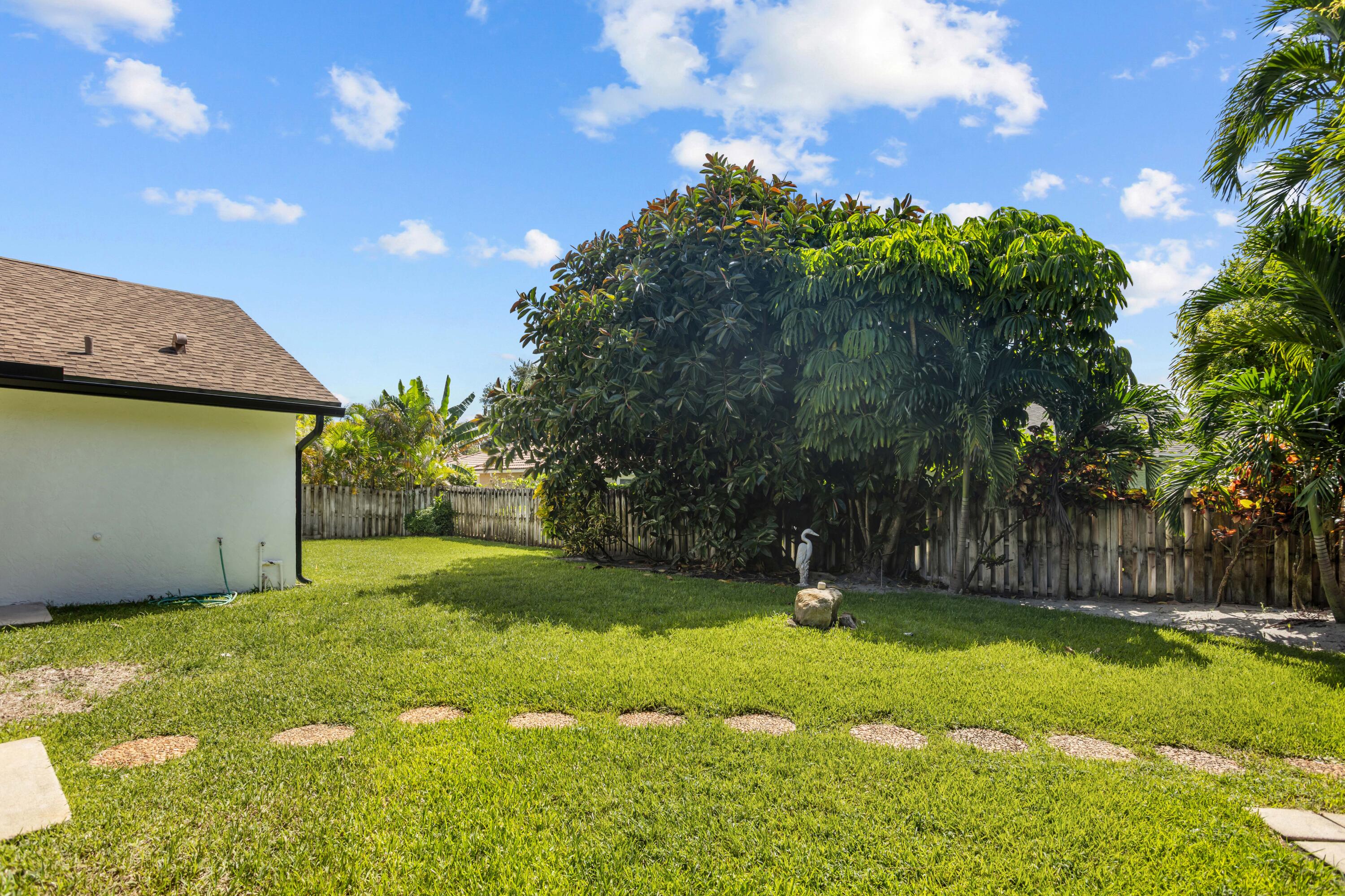SUGAR POND MANOR OF WELLINGTON - Residential