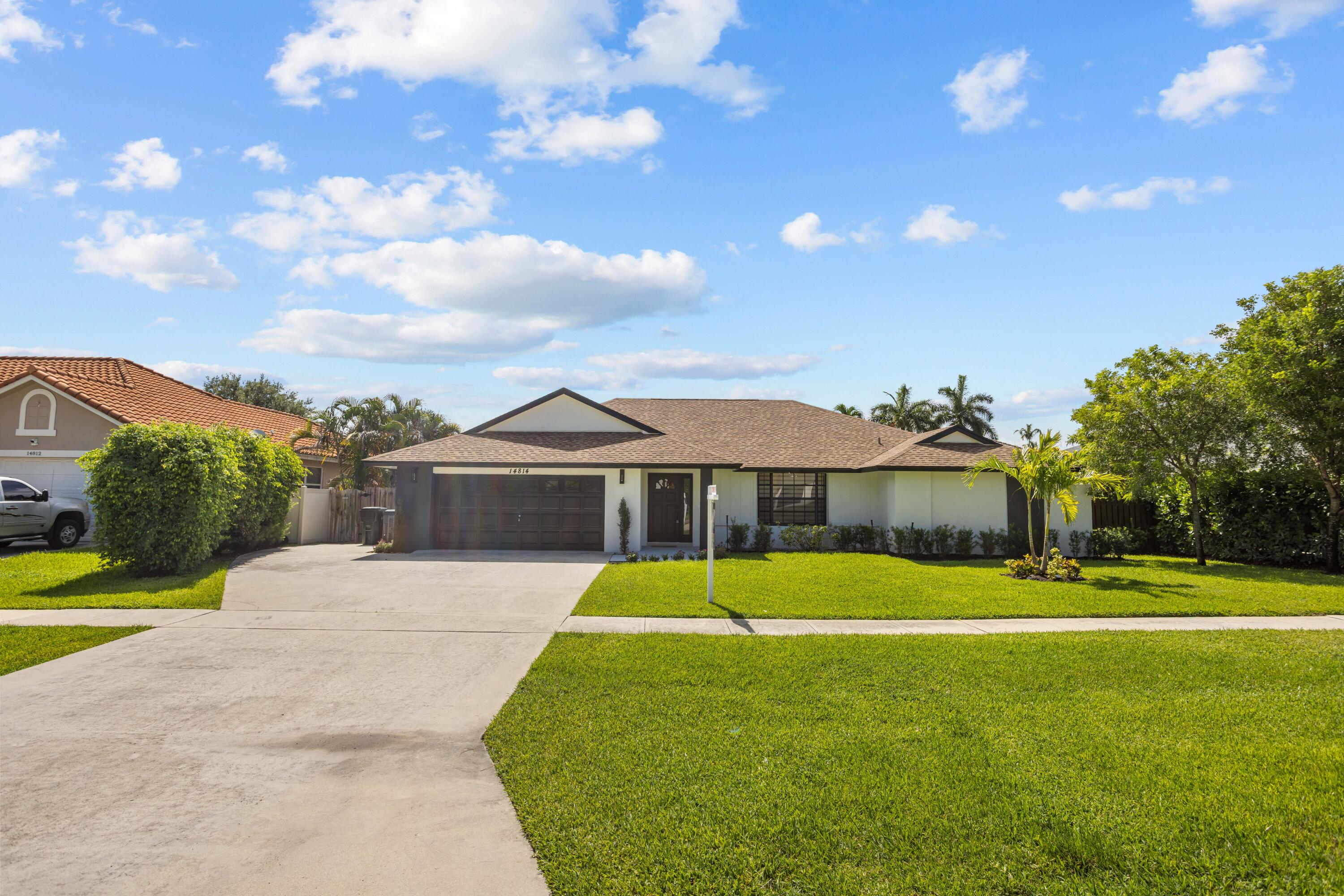 SUGAR POND MANOR OF WELLINGTON - Residential