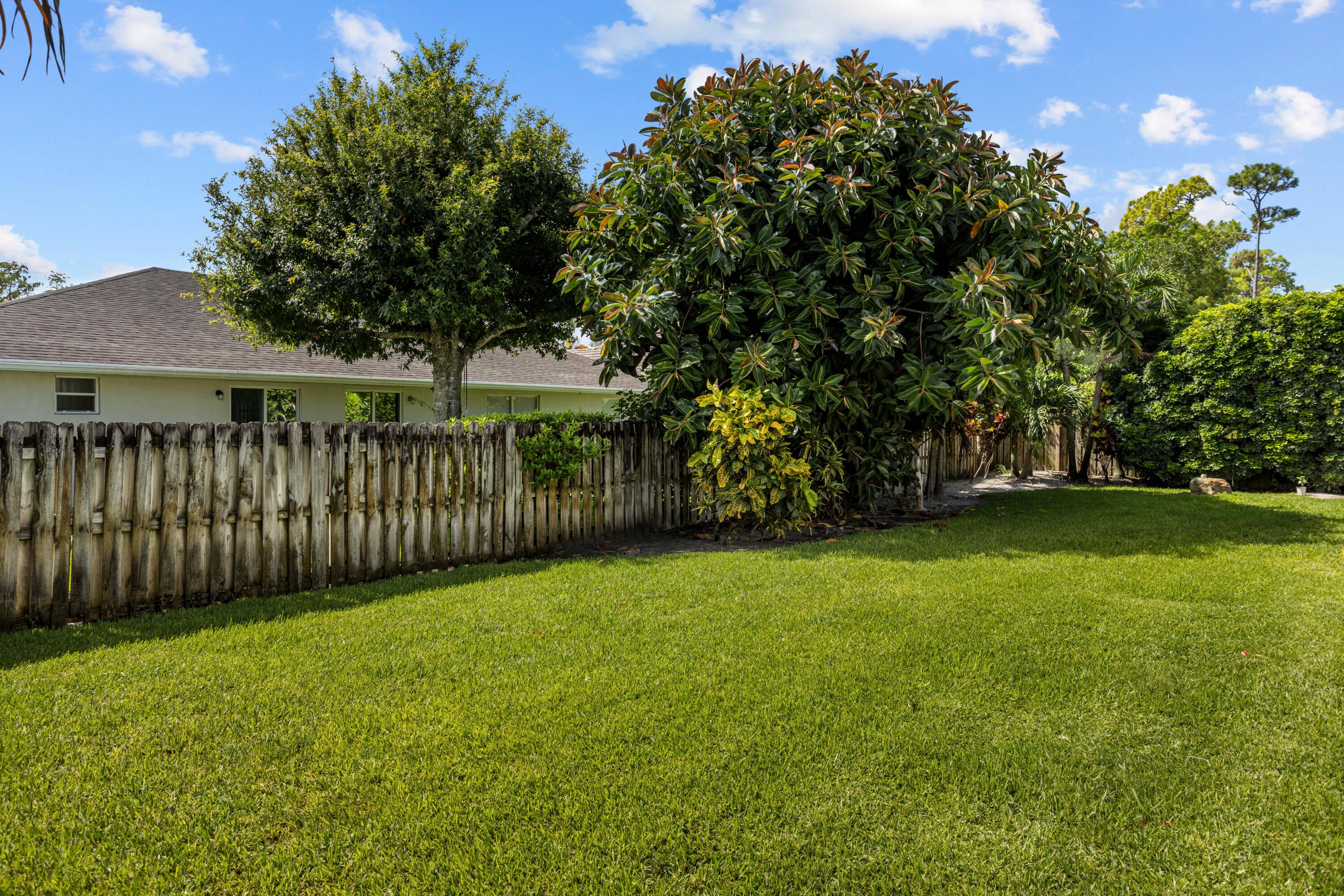 SUGAR POND MANOR OF WELLINGTON - Residential