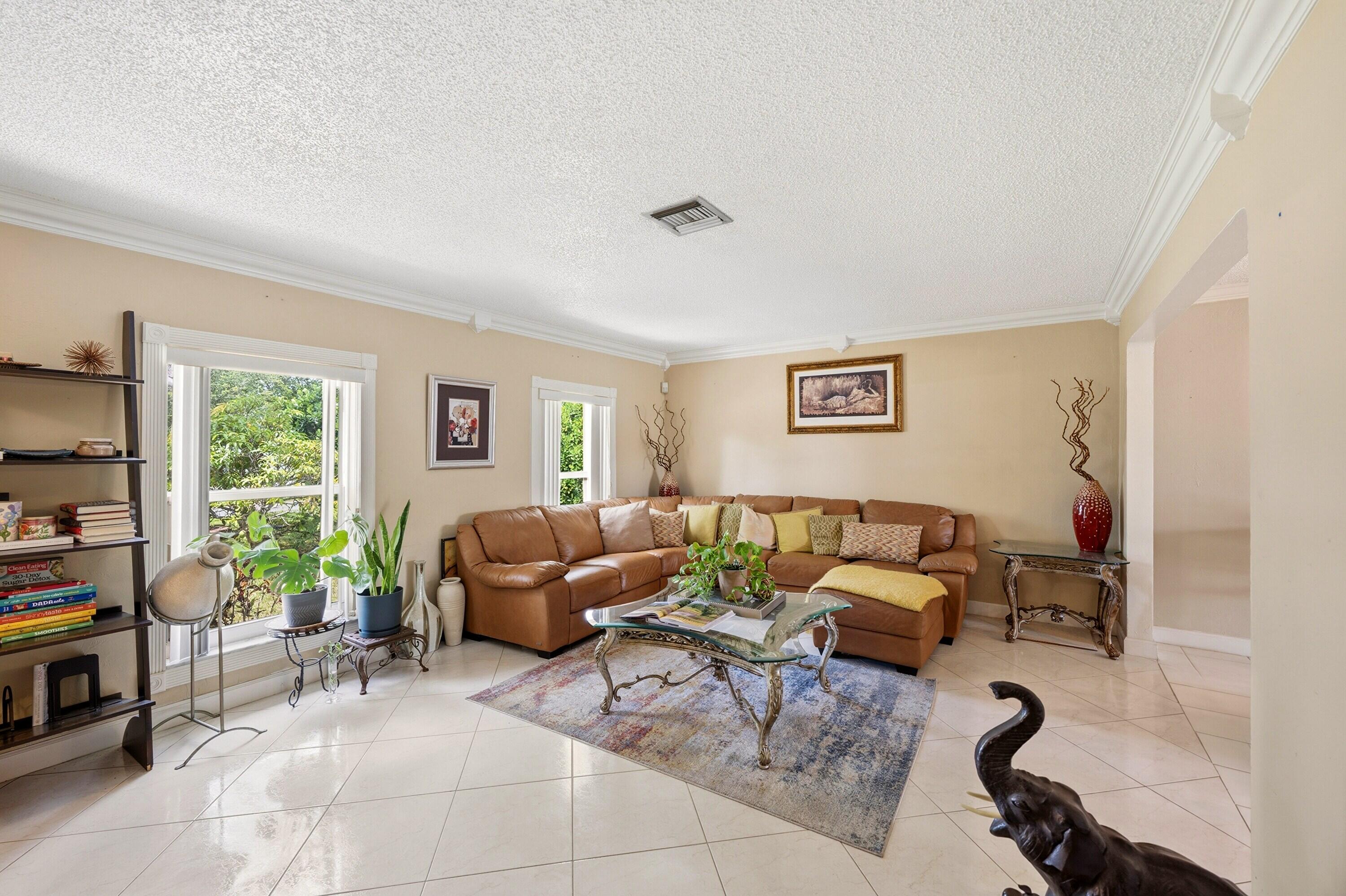 CORAL SPRINGS COUNTRY CLUB - Residential