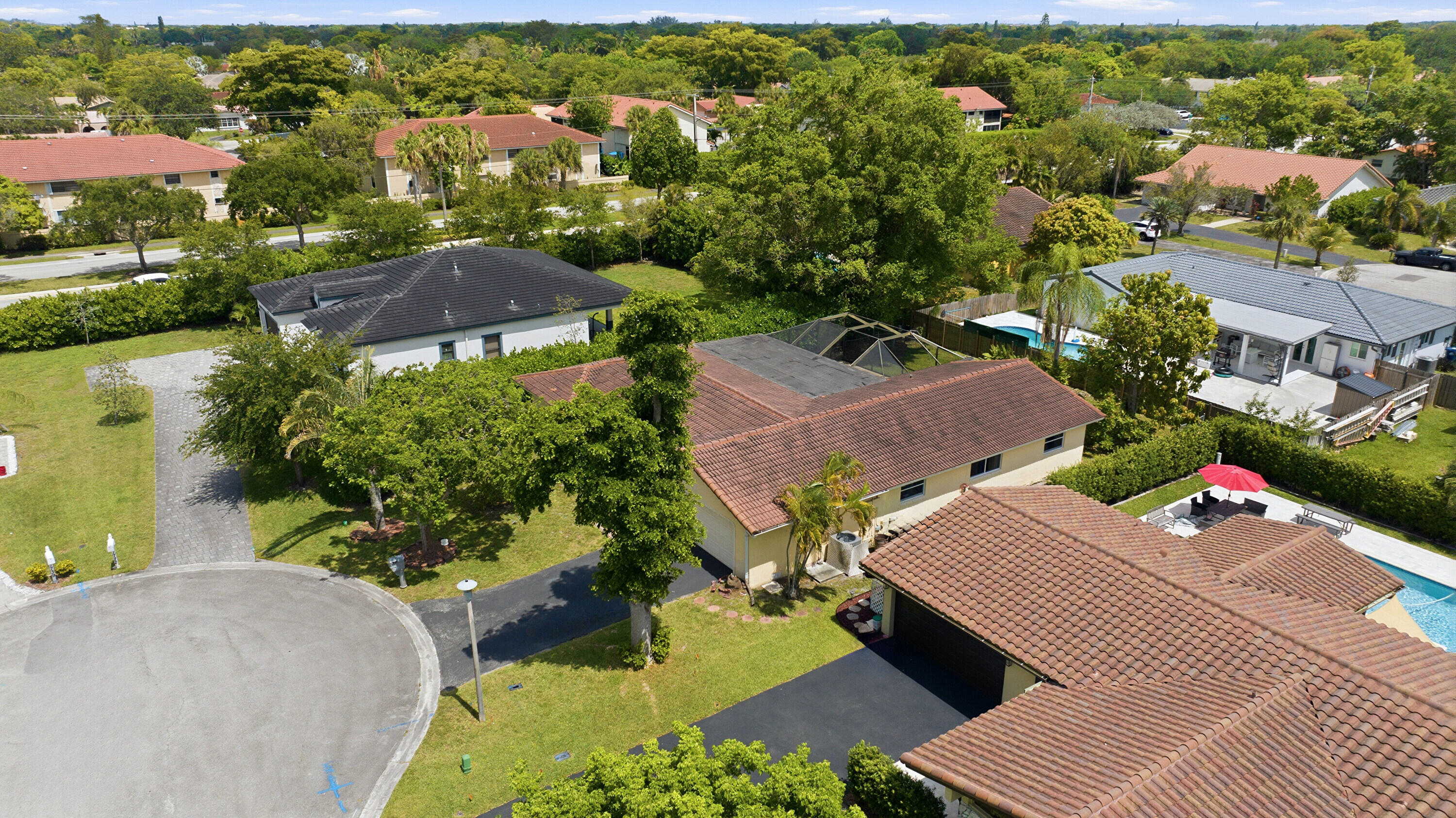 CORAL SPRINGS COUNTRY CLUB - Residential