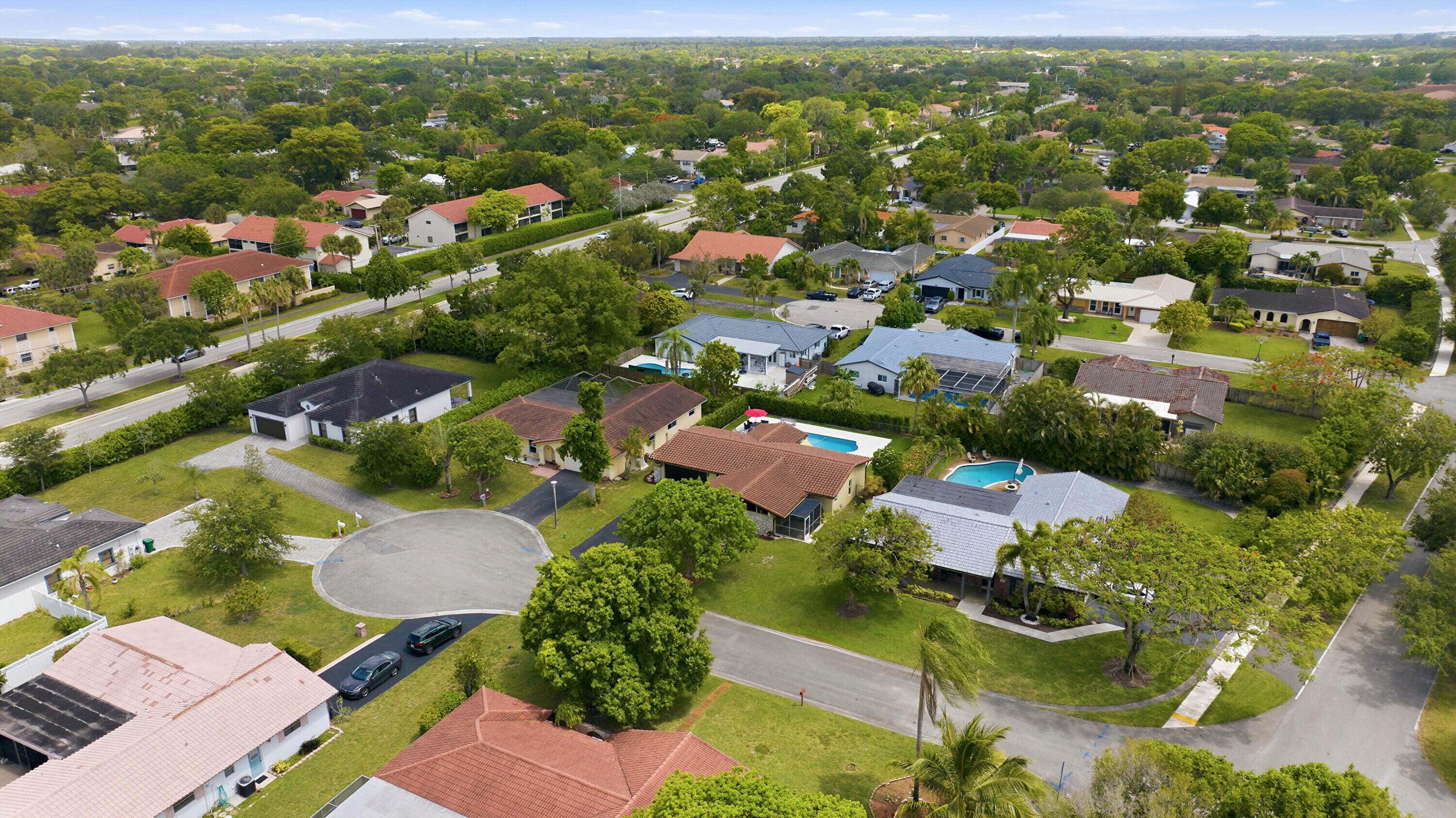 CORAL SPRINGS COUNTRY CLUB - Residential