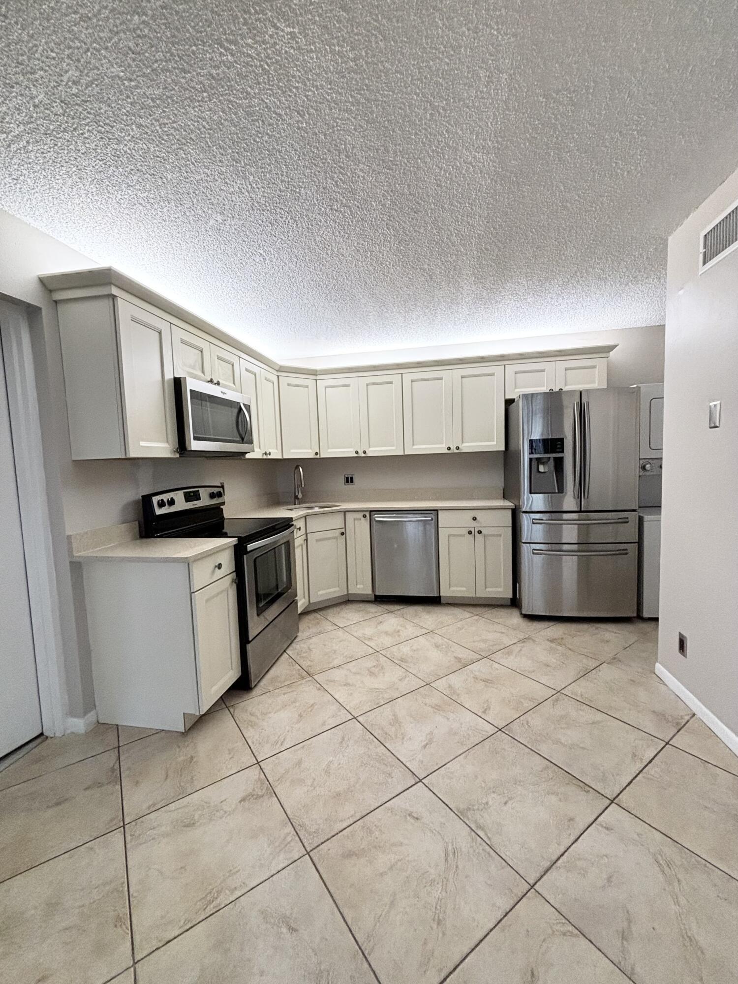 CHARTER CLUB OF PALM BEACH CONDO - Residential Lease