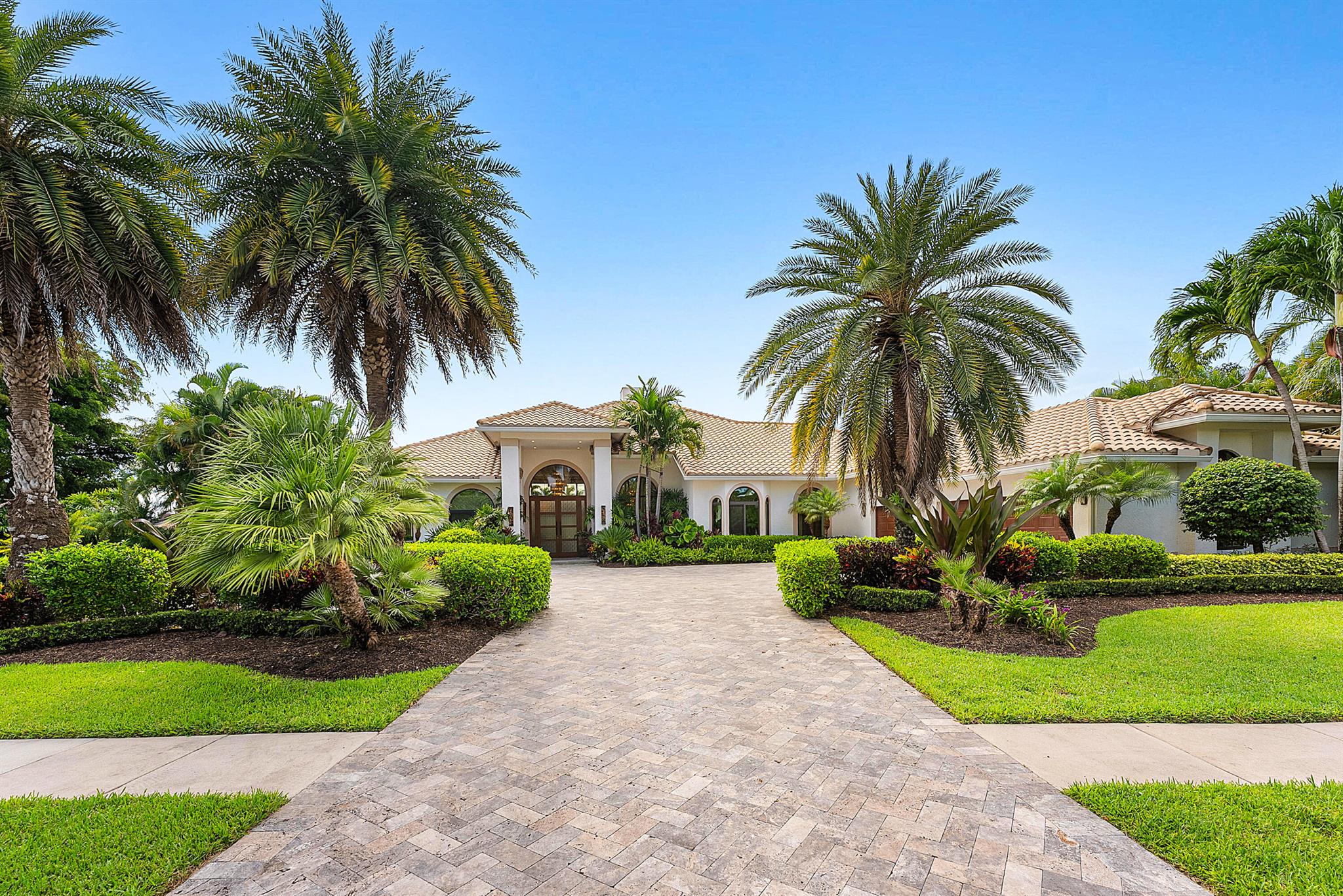 HOLLOWS / POLO CLUB - Residential