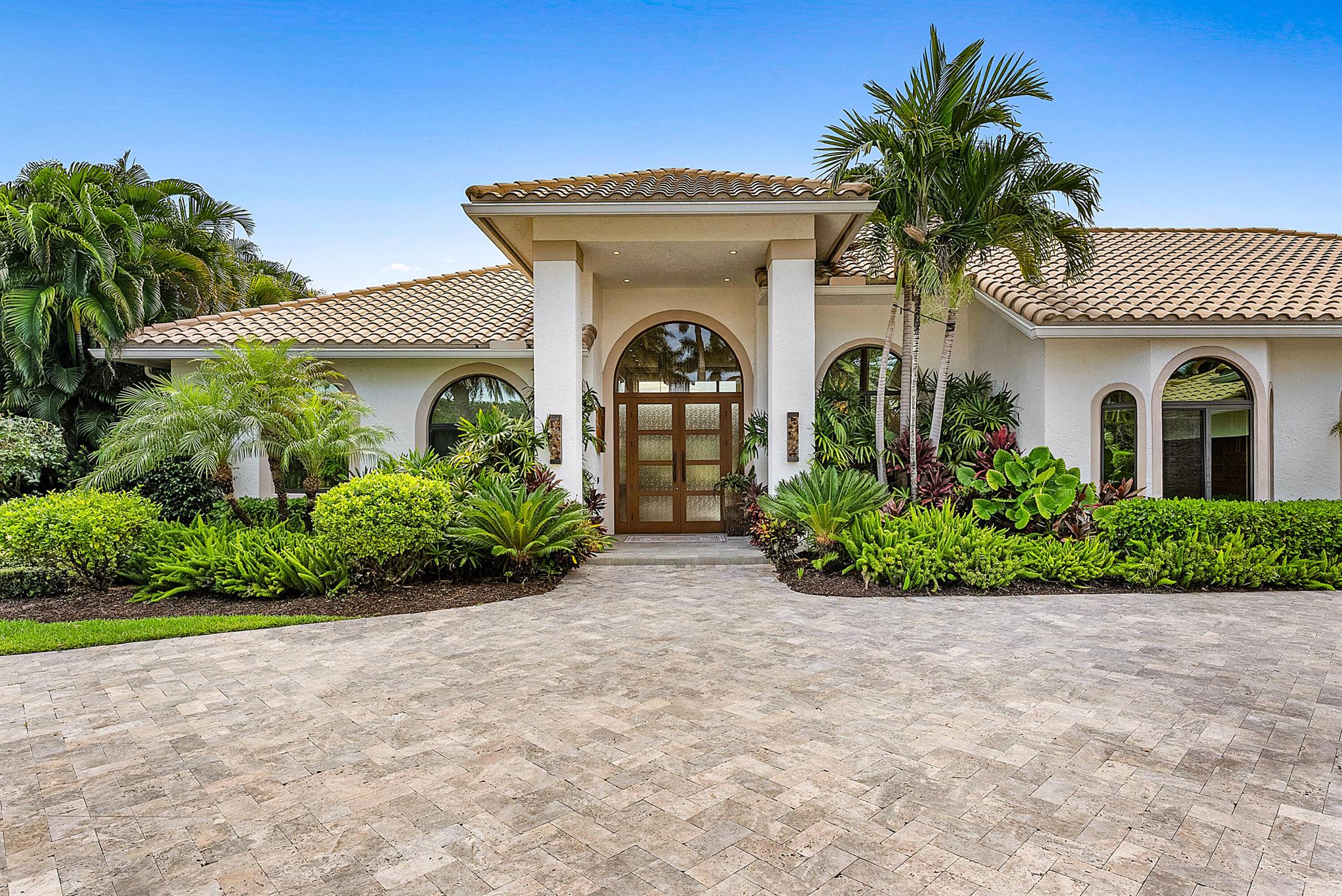 HOLLOWS / POLO CLUB - Residential