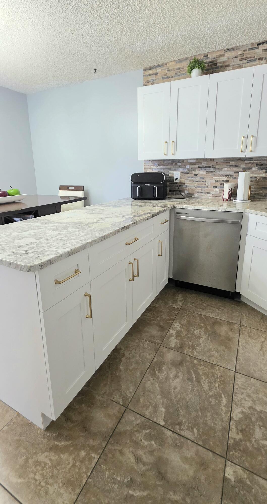 LAKESIDE GREEN 5 - Residential