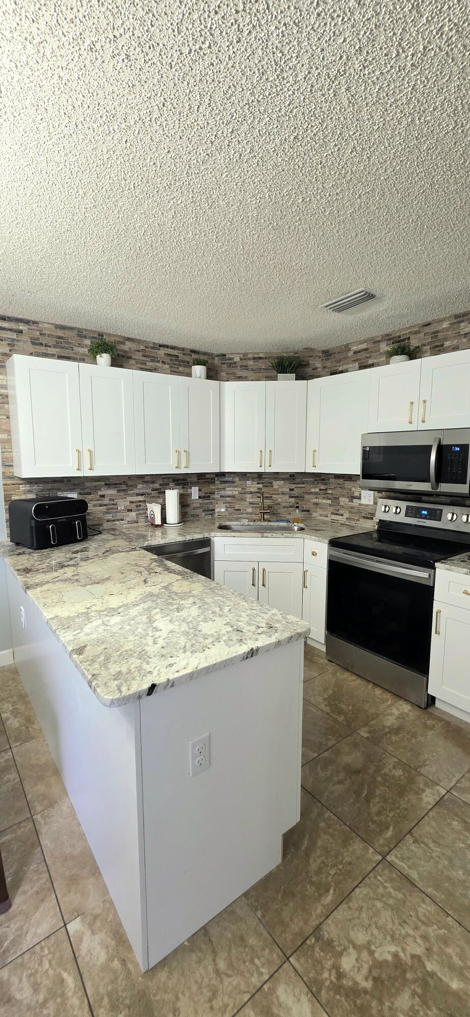 LAKESIDE GREEN 5 - Residential
