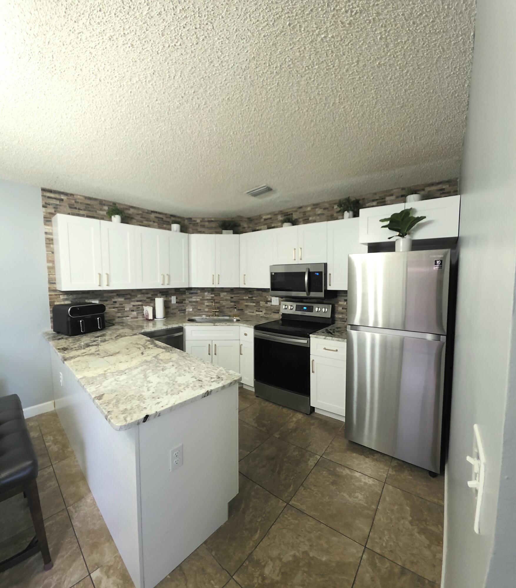 LAKESIDE GREEN 5 - Residential