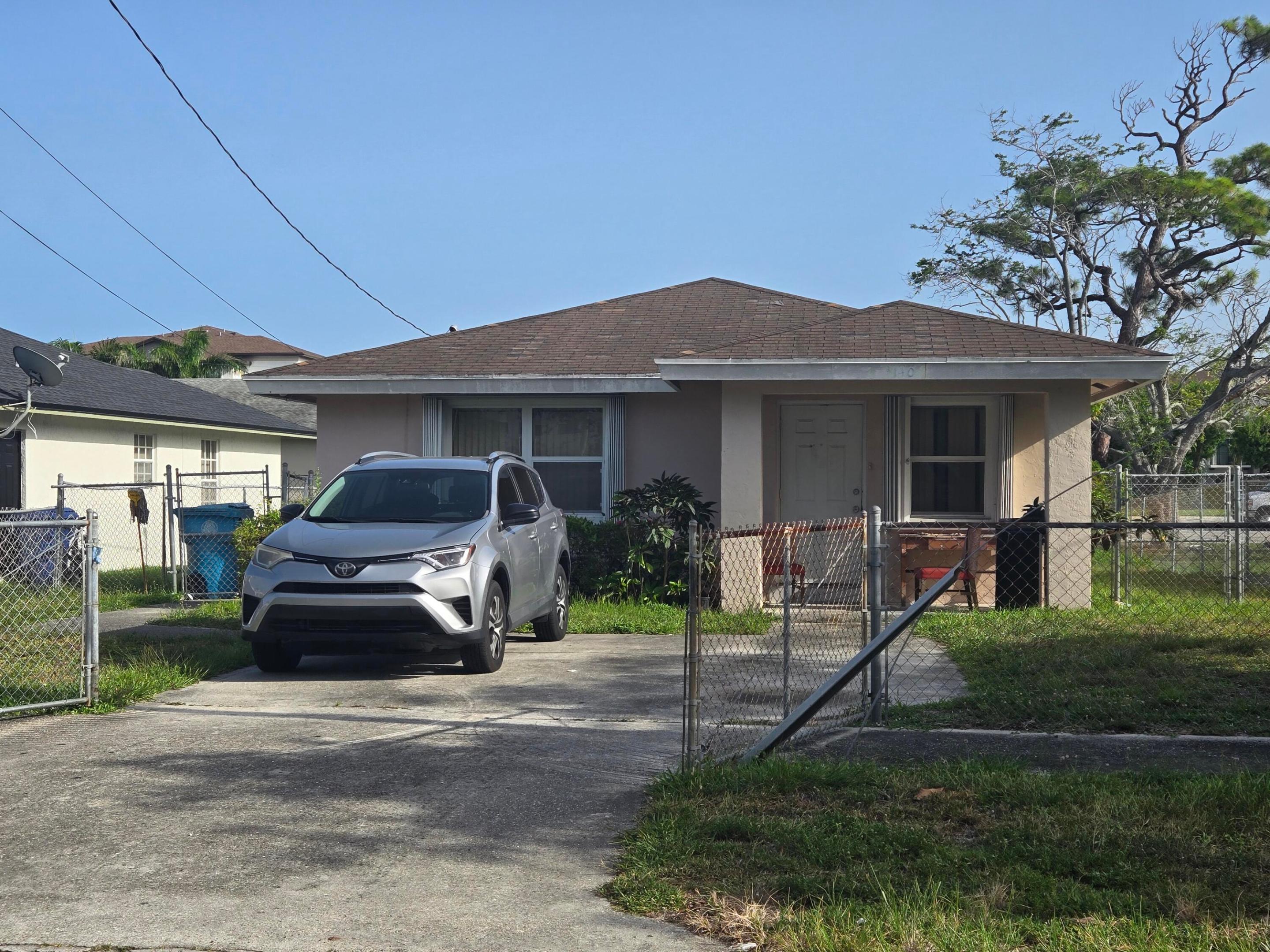 Conveniently located in the heart of Boynton Beach.  Priced to sell quickly.  It's closed to major roads and I-95. This 3 bedroom two baths with nice features. A new roof is being installed prior to closing.