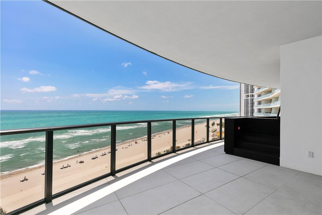 PORSCHE DESIGN TOWER - Residential