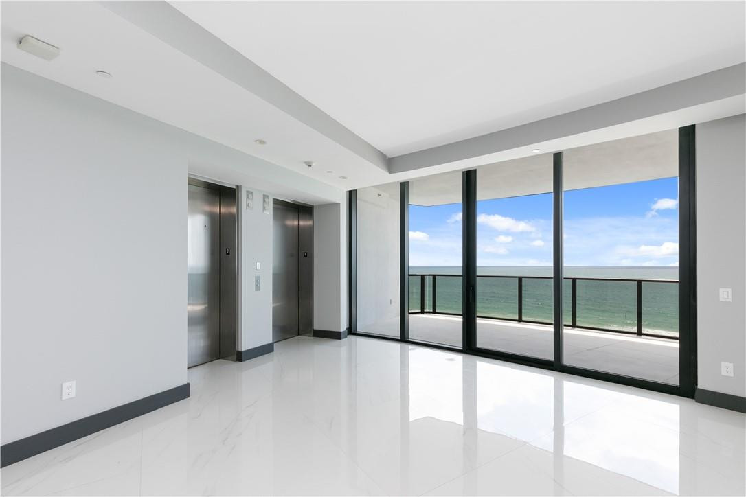 PORSCHE DESIGN TOWER - Residential