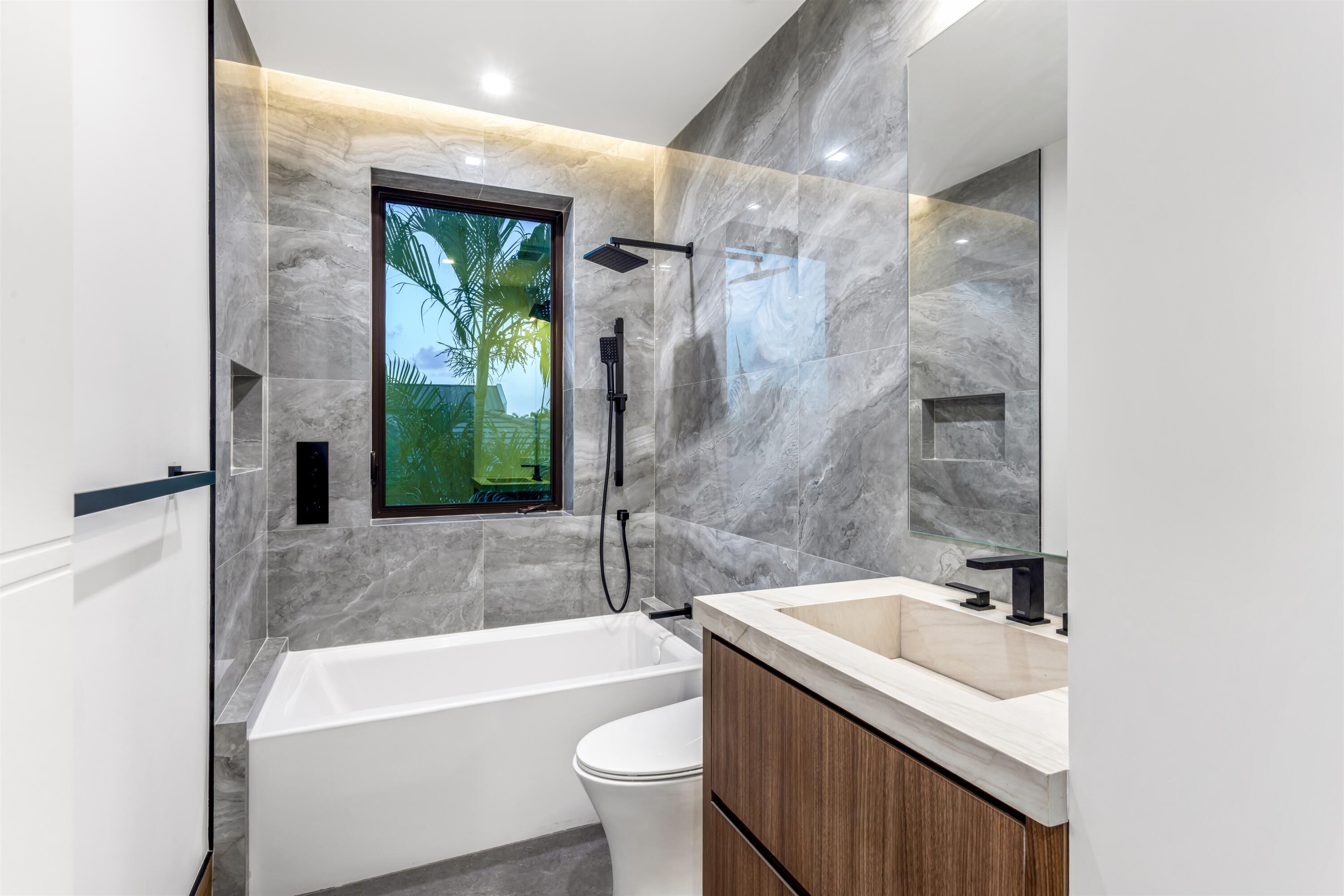 CORAL KEY VILLAS 2ND SEC - Residential