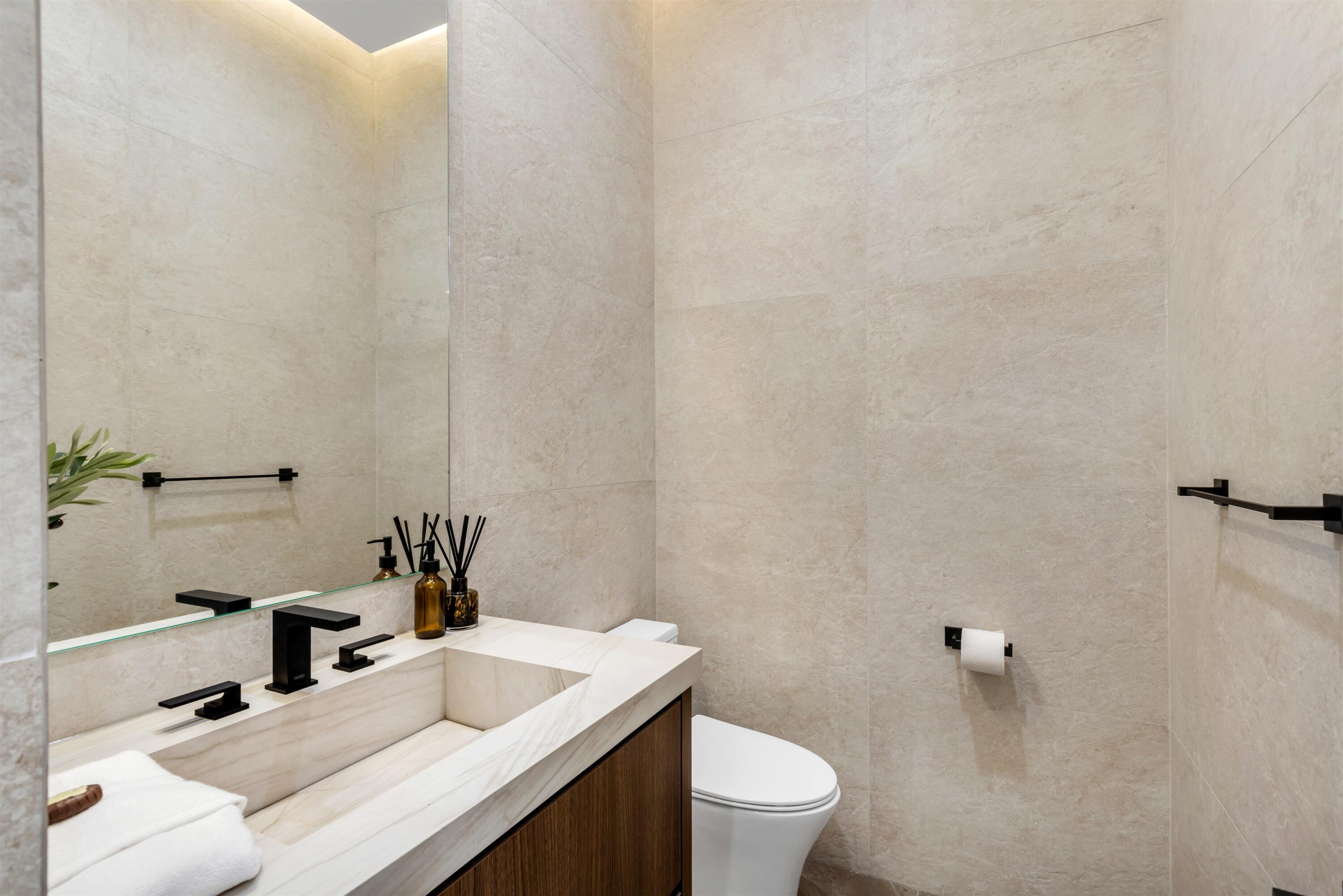 CORAL KEY VILLAS 2ND SEC - Residential