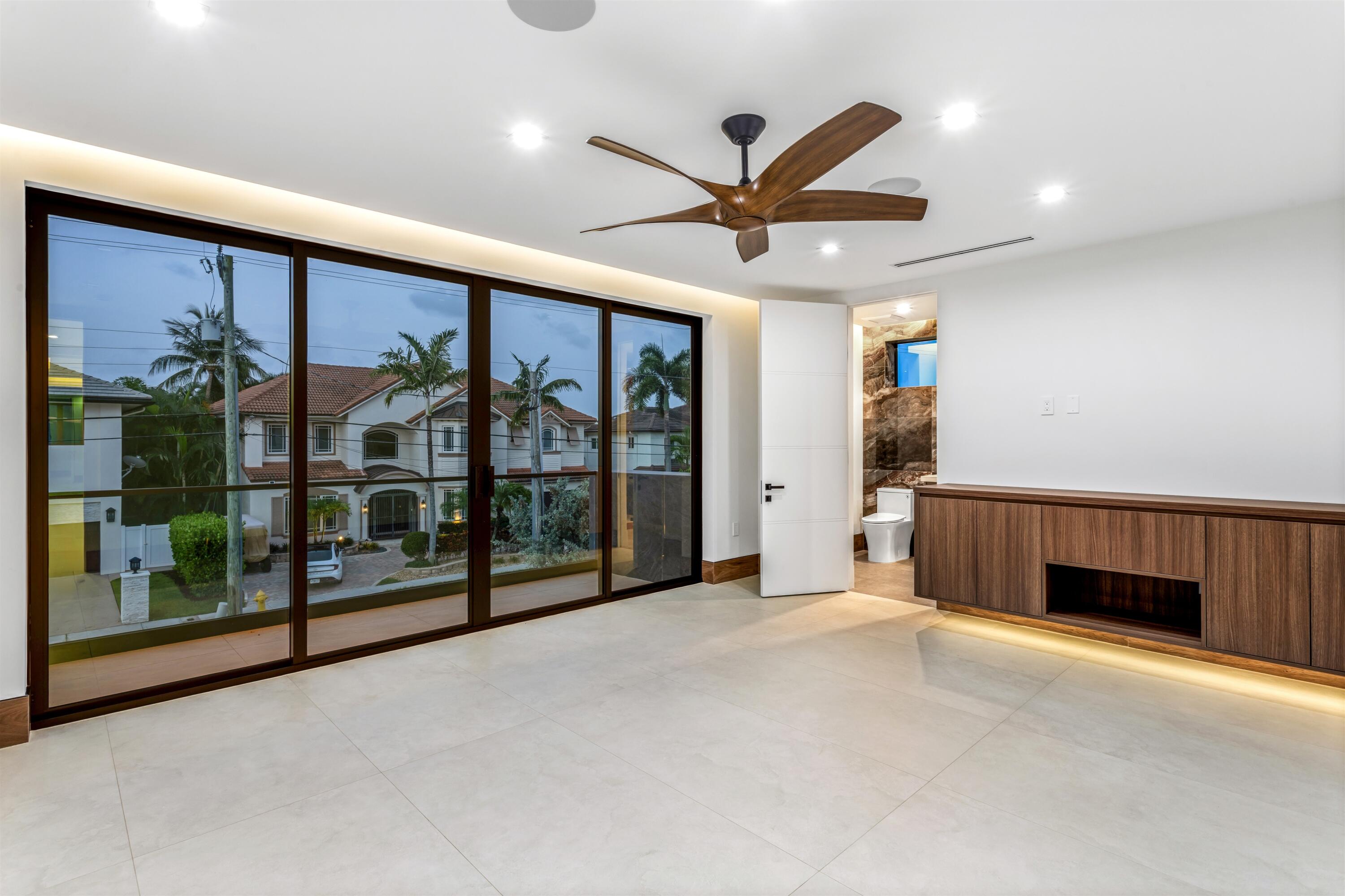 CORAL KEY VILLAS 2ND SEC - Residential